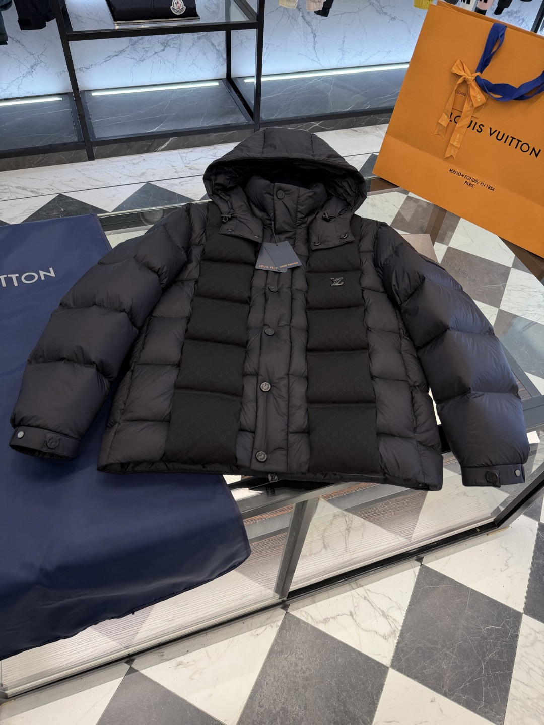 【04715】Louis Vuitton Monogram Hooded Down Jacket
