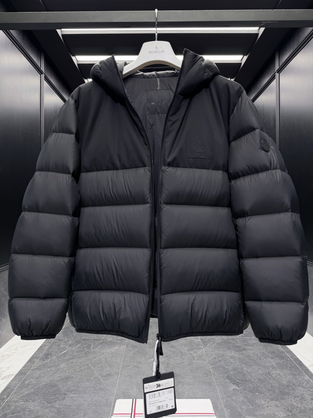 特级羽绒⬆️Moncler Veumont男士连帽短款羽绒夹克外套.超轻超软抗撕裂面料,超轻鹅绒填充.吊