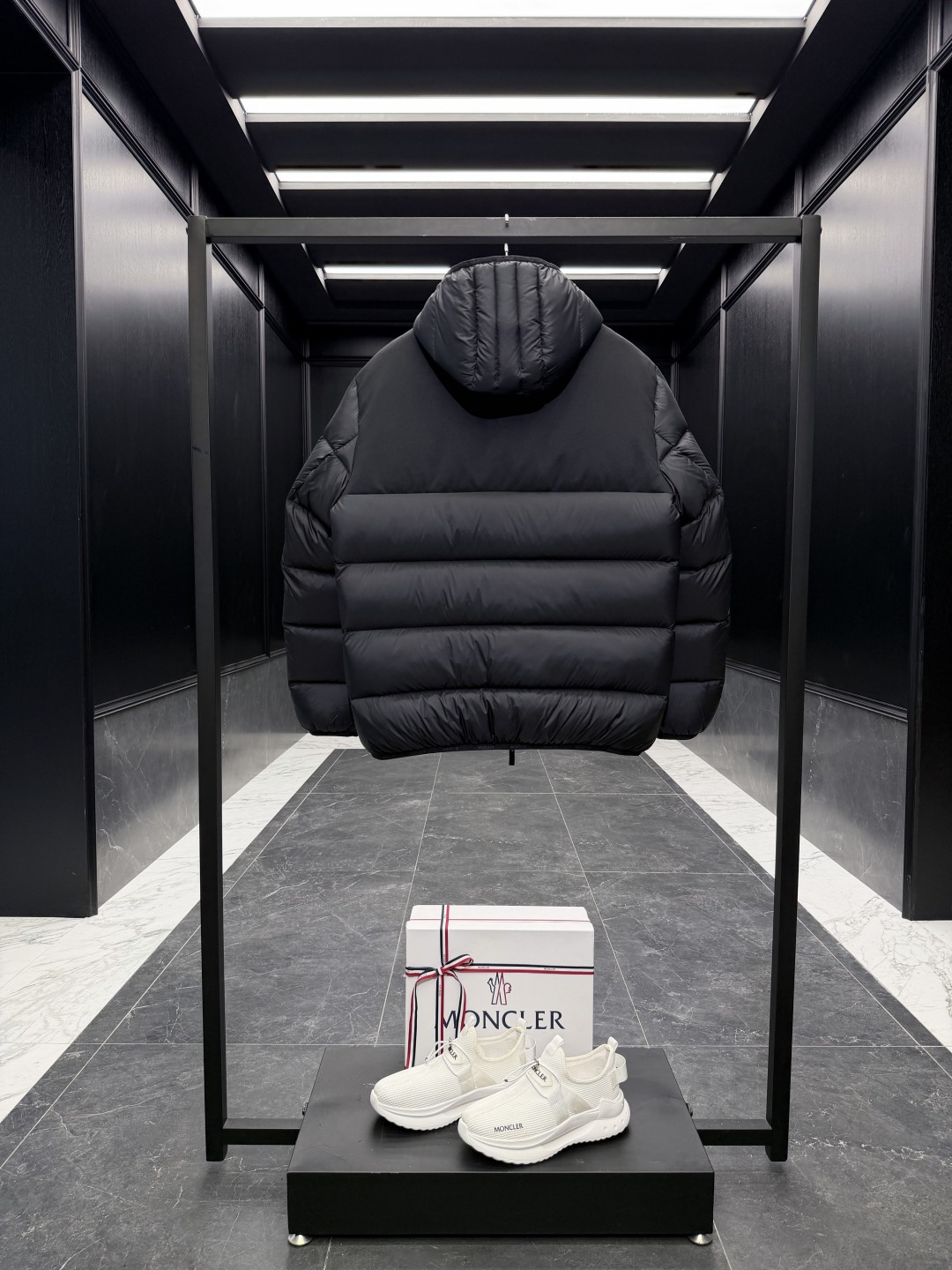 特级羽绒⬆️Moncler Veumont男士连帽短款羽绒夹克外套.超轻超软抗撕裂面料,超轻鹅绒填充.吊