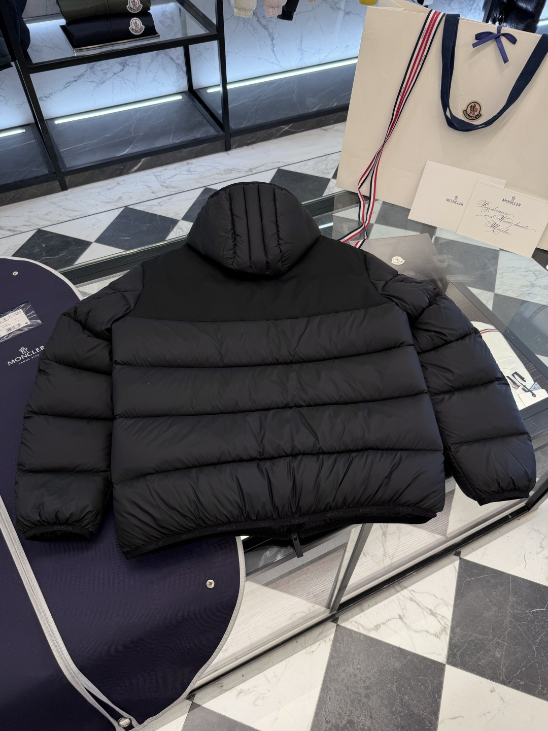 Moncler Veumont男士连帽短款羽绒夹克外套.更多细节实拍.
