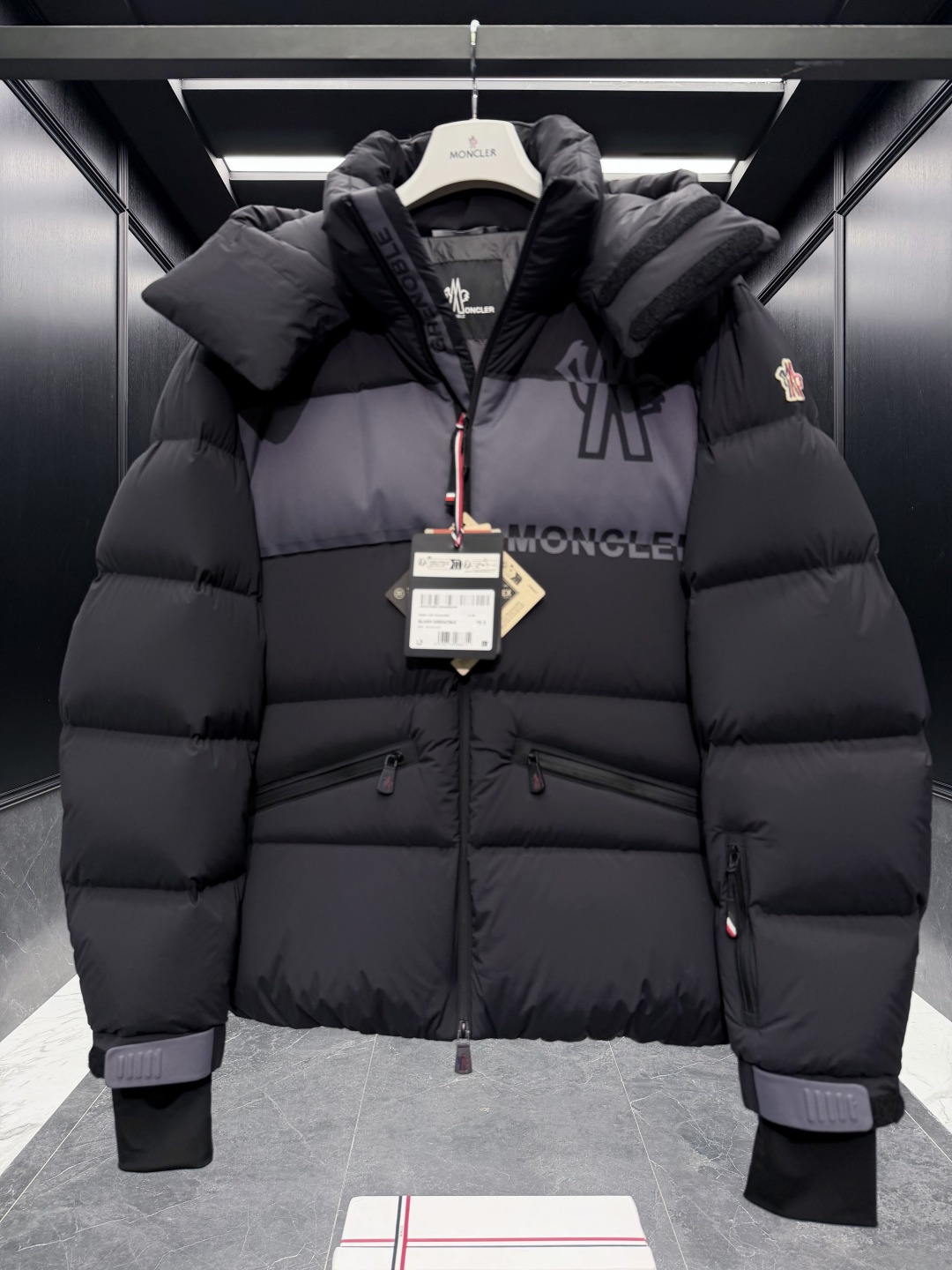 特级羽绒⬆️Moncler Grenoble高端系列Blash(渠道臻品)区分全网色差低端版本.防水短款
