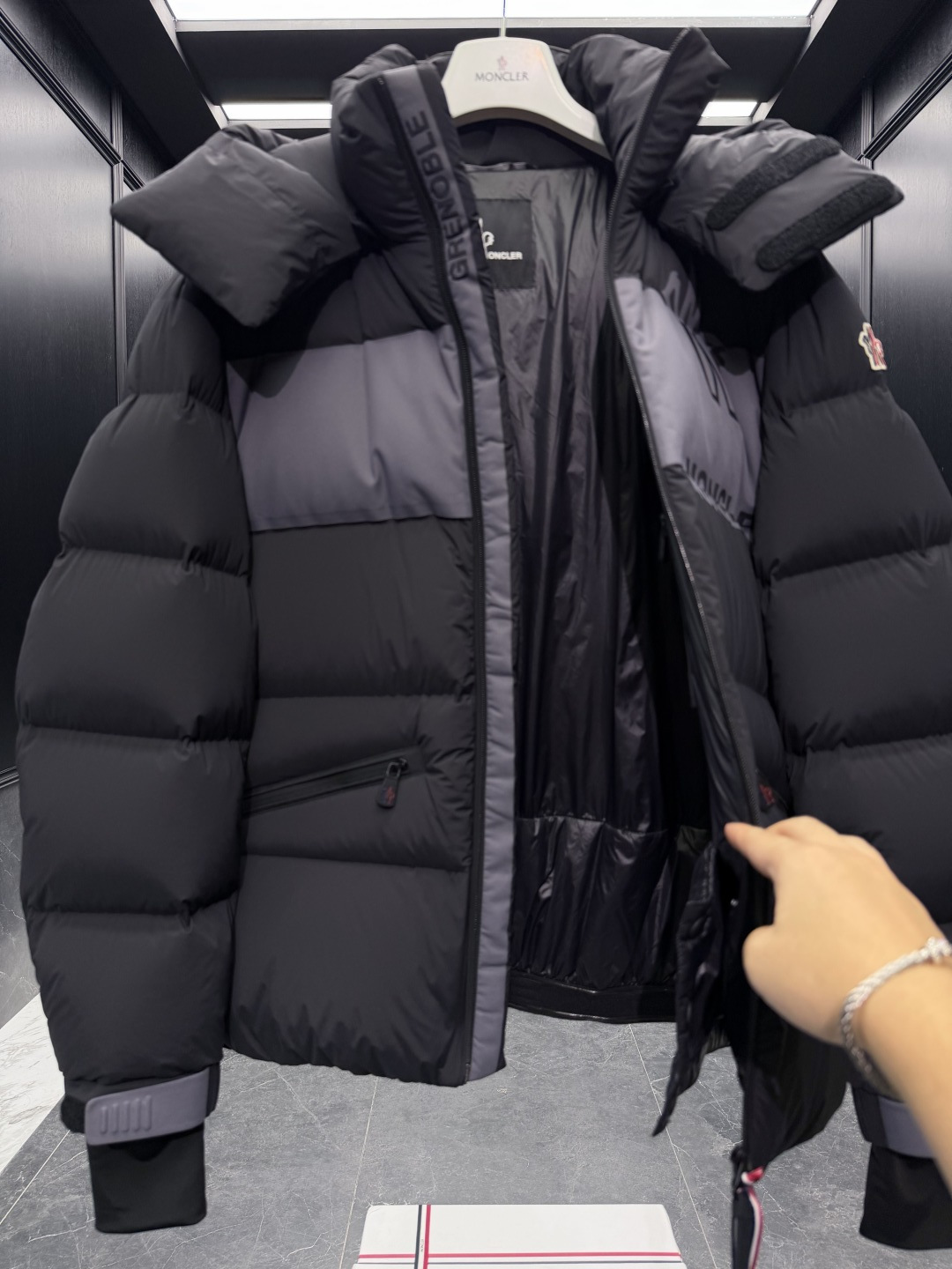 特级羽绒⬆️Moncler Grenoble高端系列Blash(渠道臻品)区分全网色差低端版本.防水短款