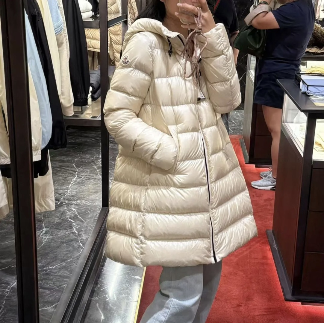 上身效果|Moncler Suyenne女士中长款连帽羽绒夹克外套.独家对版面料.最好穿的A字版型.爆款两色推送.
