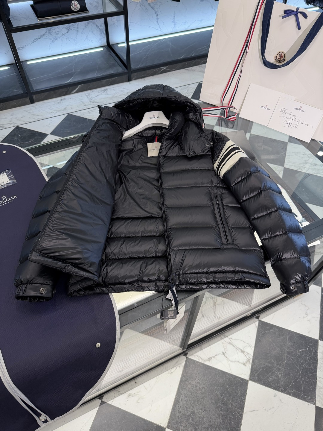 Moncler Landre条纹拉链连帽长袖夹克外套.连帽可脱卸.更多细节实拍.