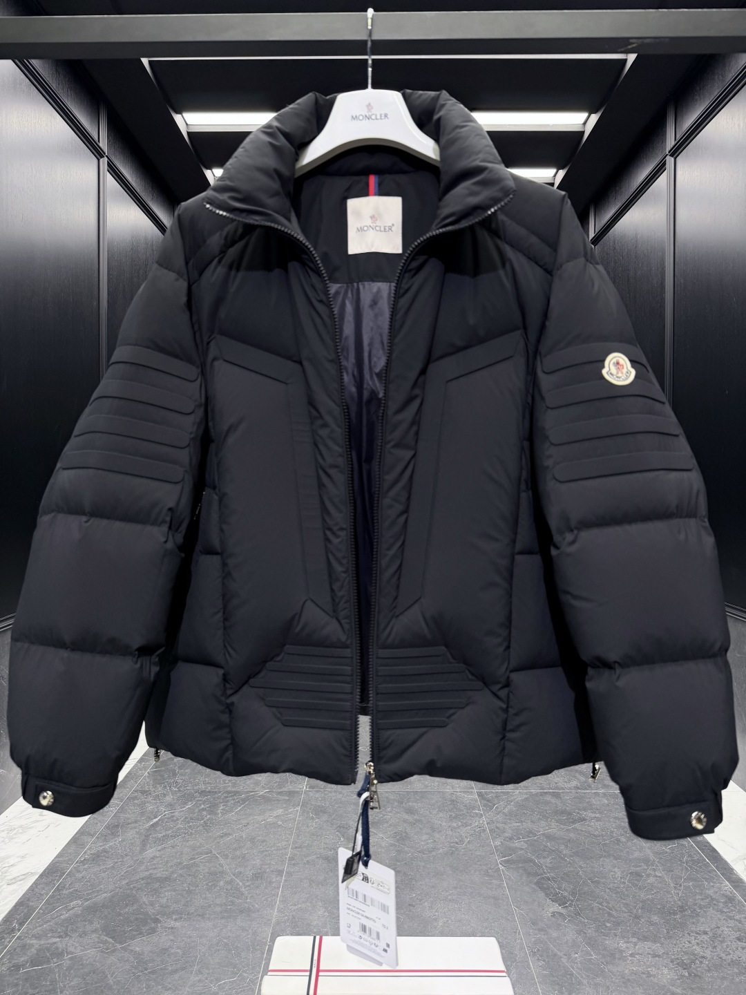 特级羽绒⬆️Moncler Matt Black3144欧洲限定款.2025全新重工机甲风异型裁剪立领羽