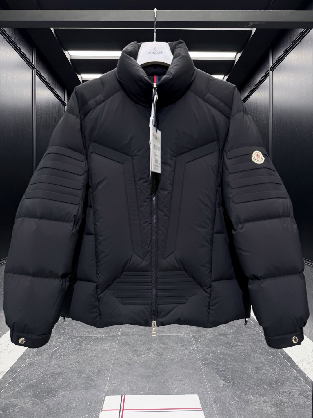 特级羽绒⬆️Moncler Matt Black3144欧洲限定款.2025全新重工机甲风异型裁剪立领羽
