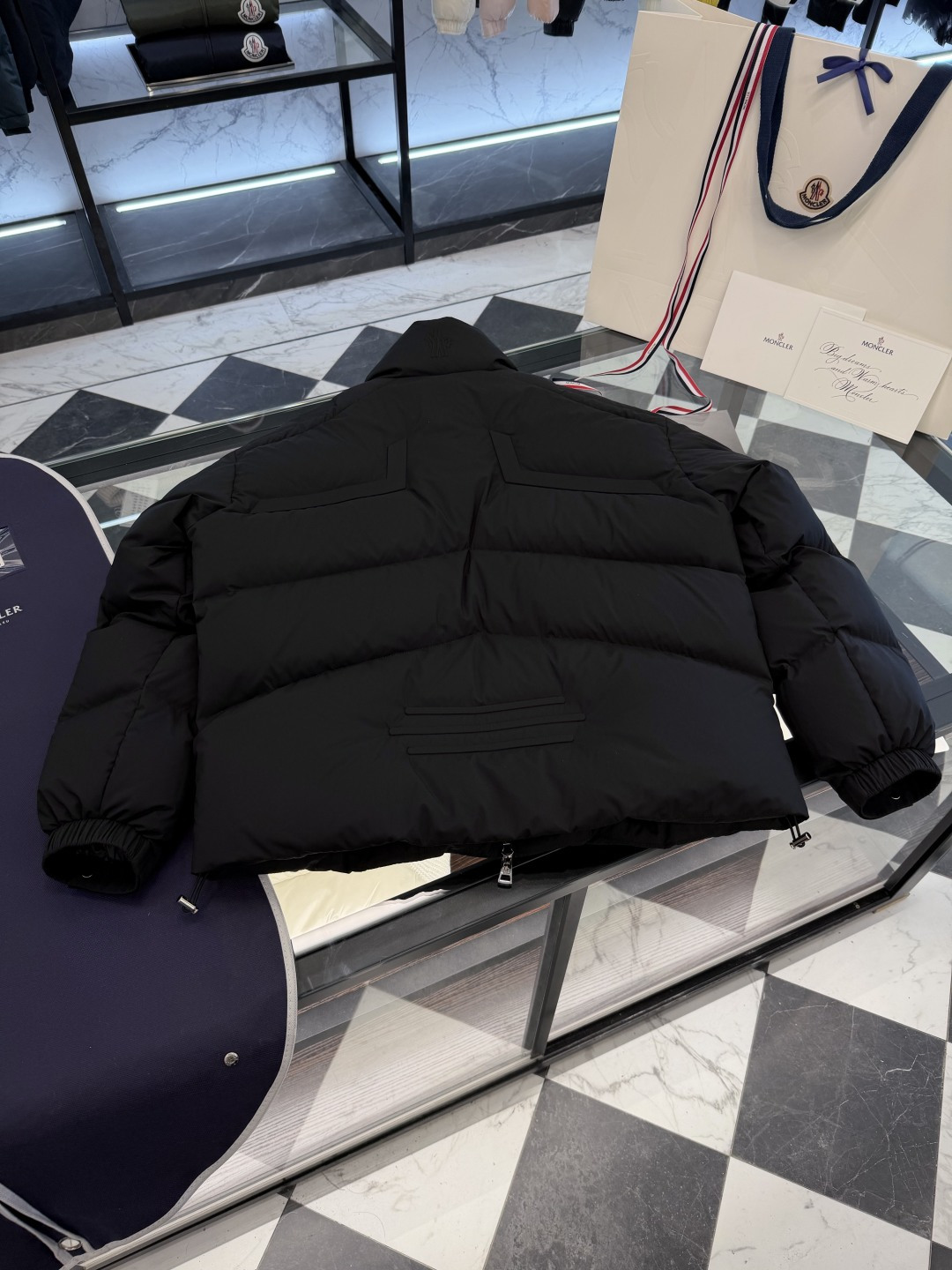 Moncler Matt Black欧洲限定款.2025全新重工机甲风异型裁剪立领羽绒外套.更多细节实拍