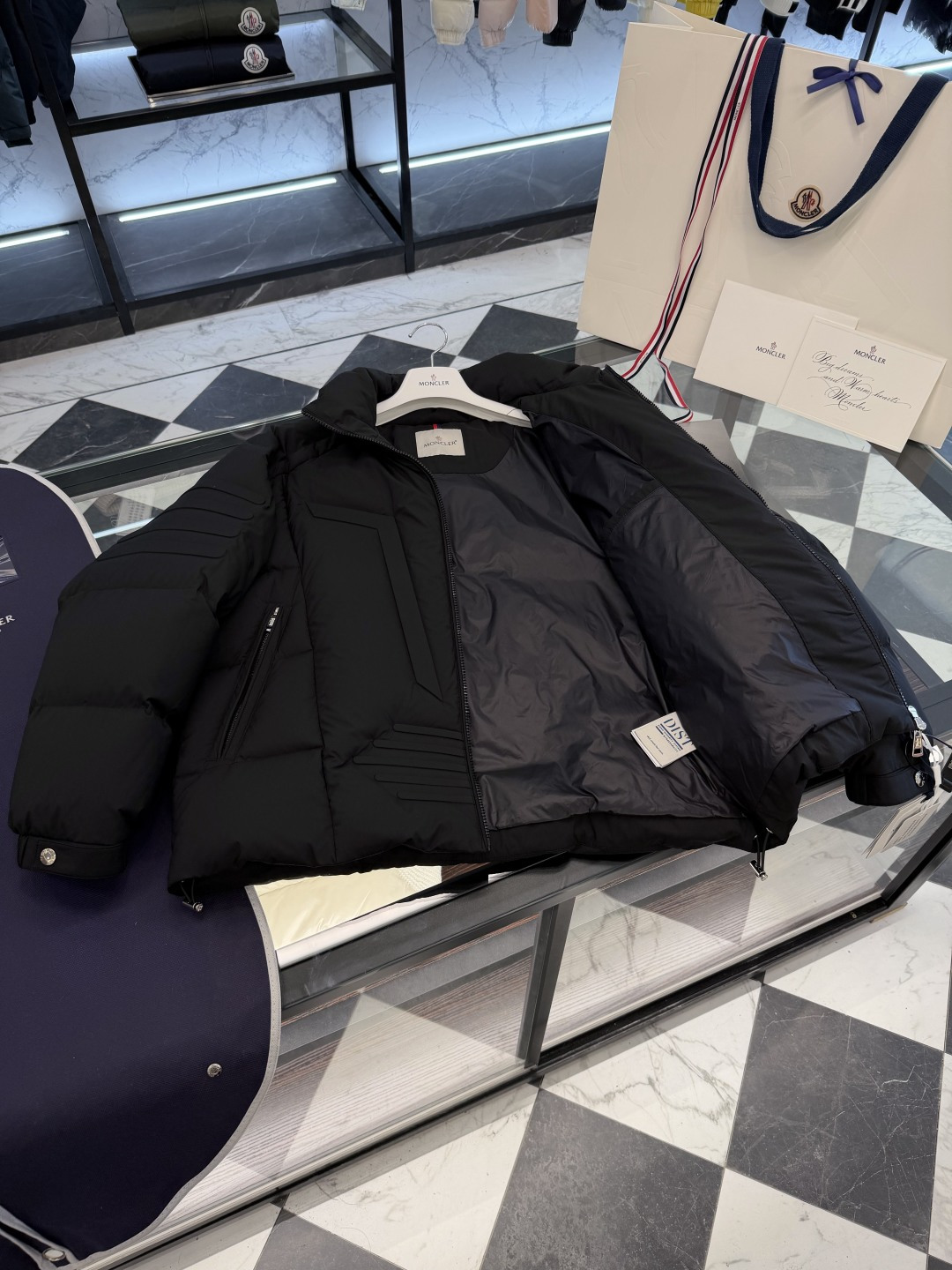 Moncler Matt Black欧洲限定款.2025全新重工机甲风异型裁剪立领羽绒外套.更多细节实拍