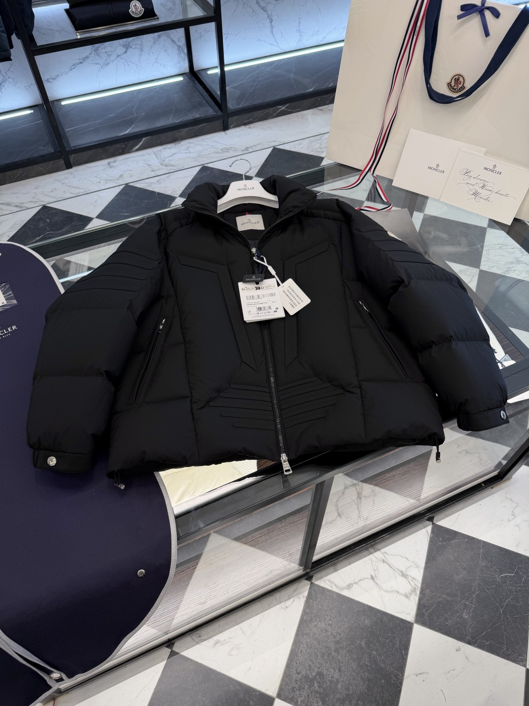Moncler Matt Black欧洲限定款.2025全新重工机甲风异型裁剪立领羽绒外套.更多细节实拍