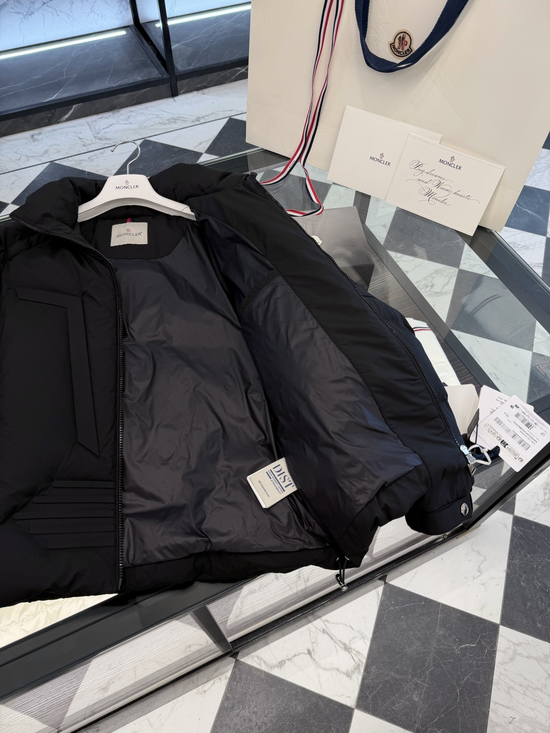 Moncler Matt Black欧洲限定款.2025全新重工机甲风异型裁剪立领羽绒外套.更多细节实拍