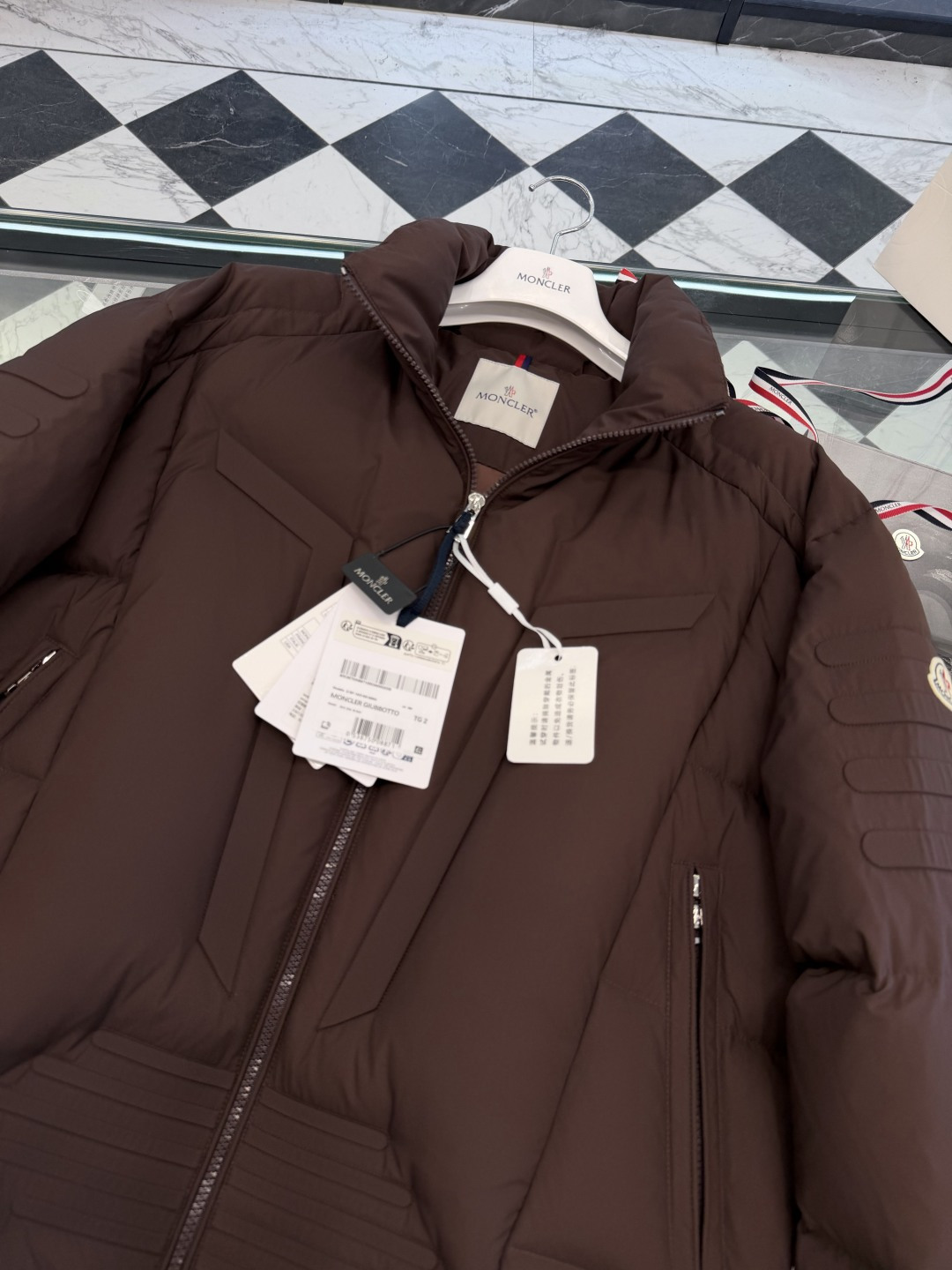 Moncler Matt Black欧洲限定款.2025全新重工机甲风异型裁剪立领羽绒外套.更多细节实拍