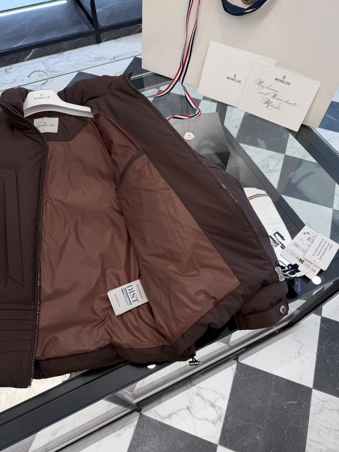 Moncler Matt Black欧洲限定款.2025全新重工机甲风异型裁剪立领羽绒外套.更多细节实拍