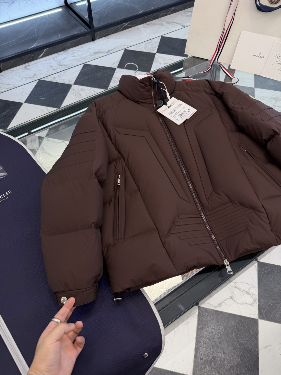 Moncler Matt Black欧洲限定款.2025全新重工机甲风异型裁剪立领羽绒外套.更多细节实拍