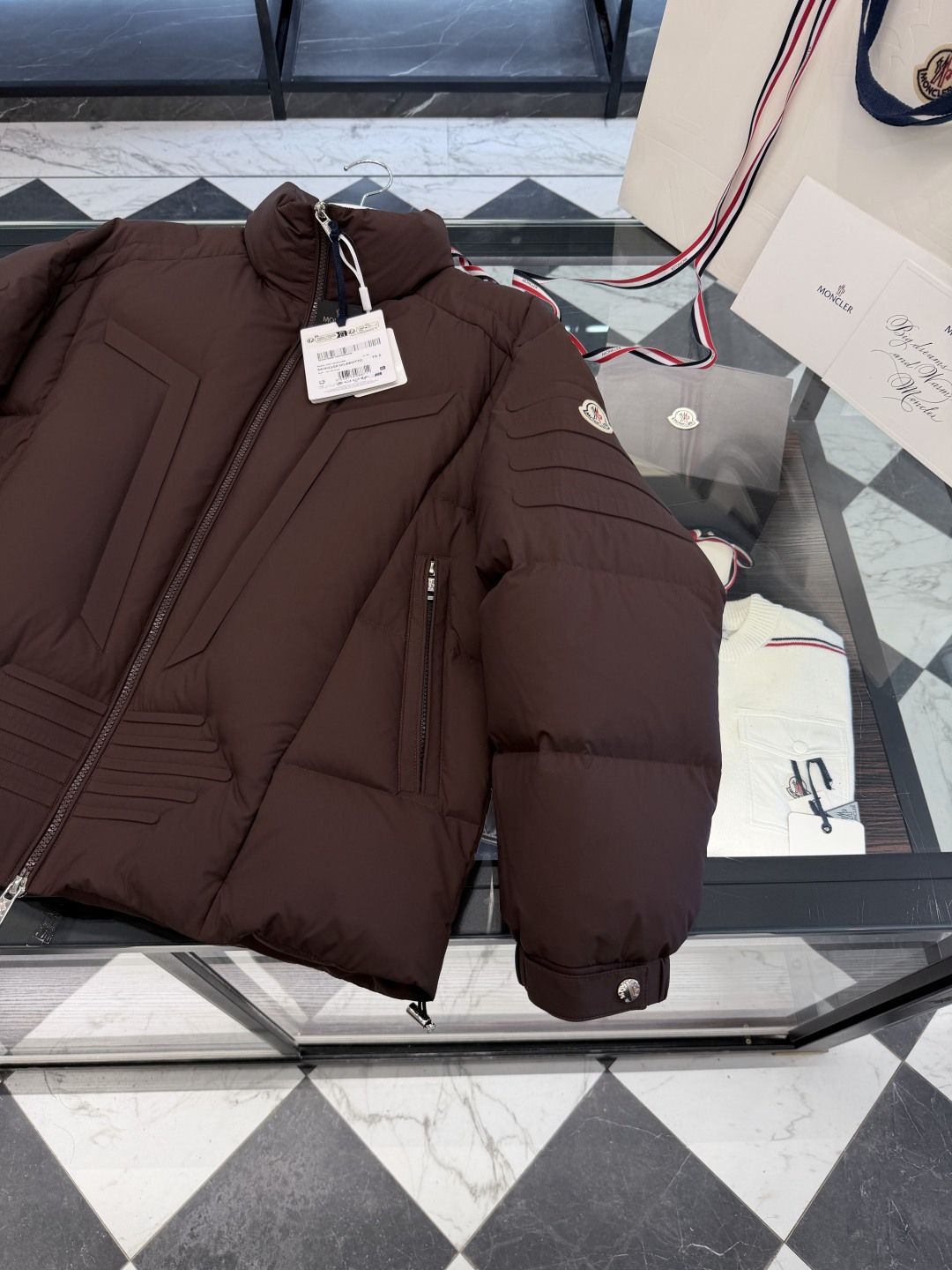 Moncler Matt Black欧洲限定款.2025全新重工机甲风异型裁剪立领羽绒外套.更多细节实拍