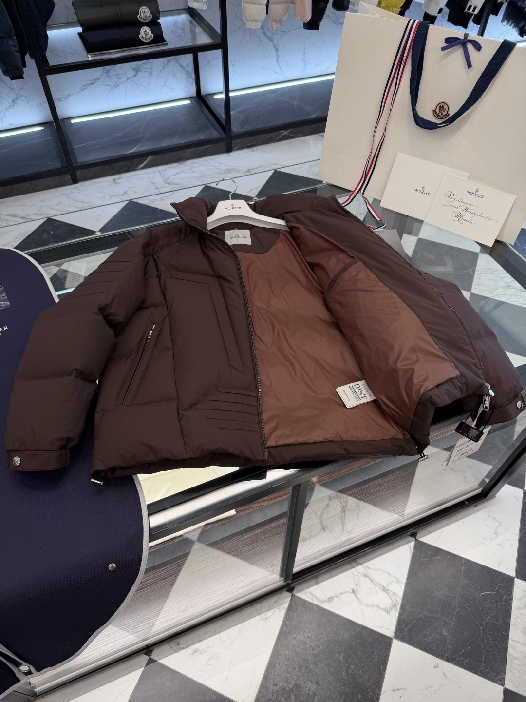 Moncler Matt Black欧洲限定款.2025全新重工机甲风异型裁剪立领羽绒外套.更多细节实拍