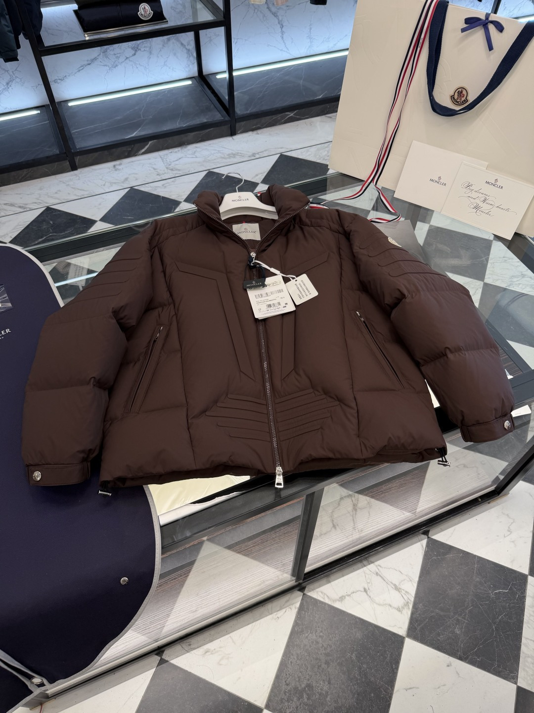 Moncler Matt Black欧洲限定款.2025全新重工机甲风异型裁剪立领羽绒外套.更多细节实拍