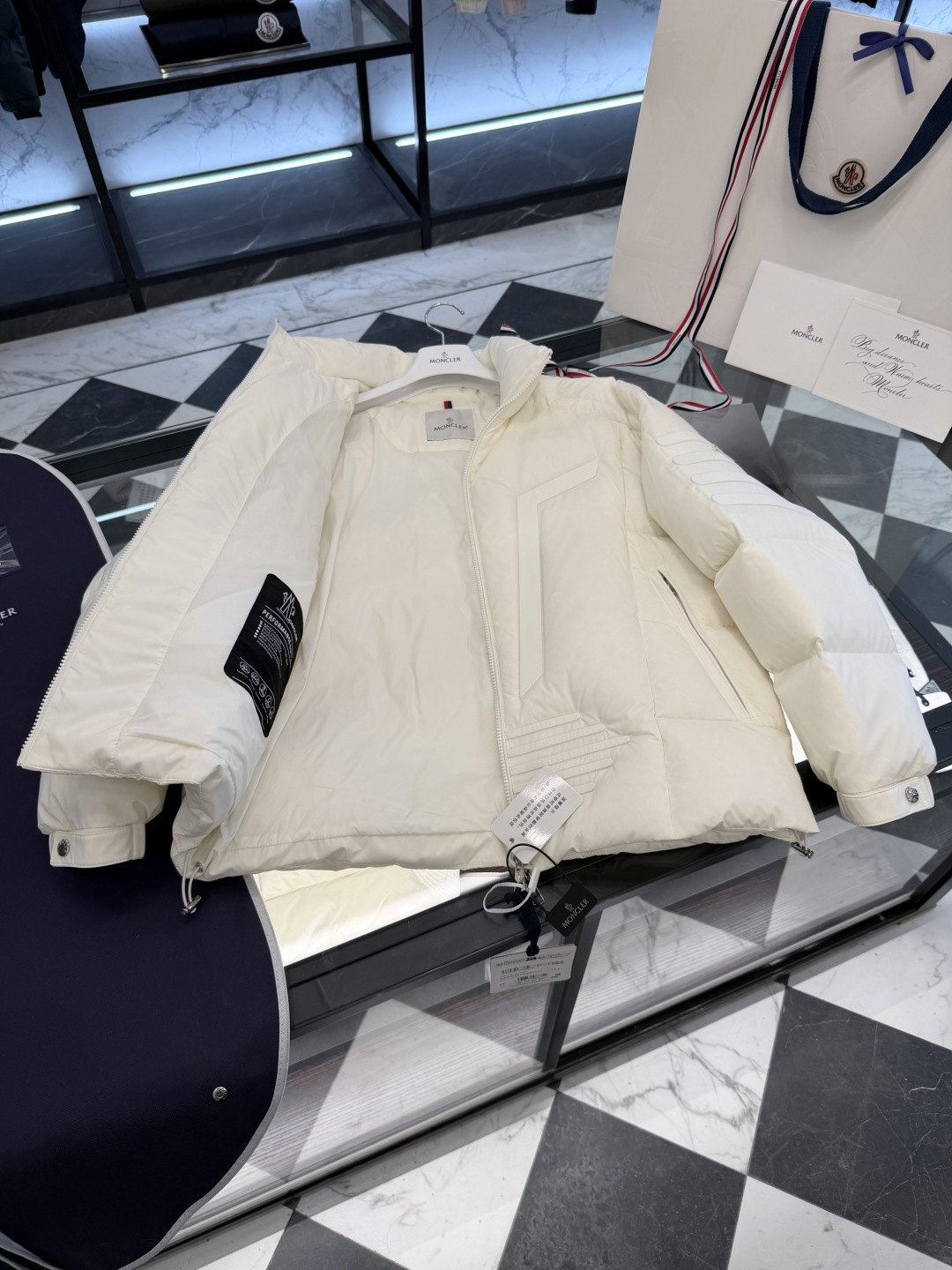 Moncler Matt Black欧洲限定款.2025全新重工机甲风异型裁剪立领羽绒外套.更多细节实拍