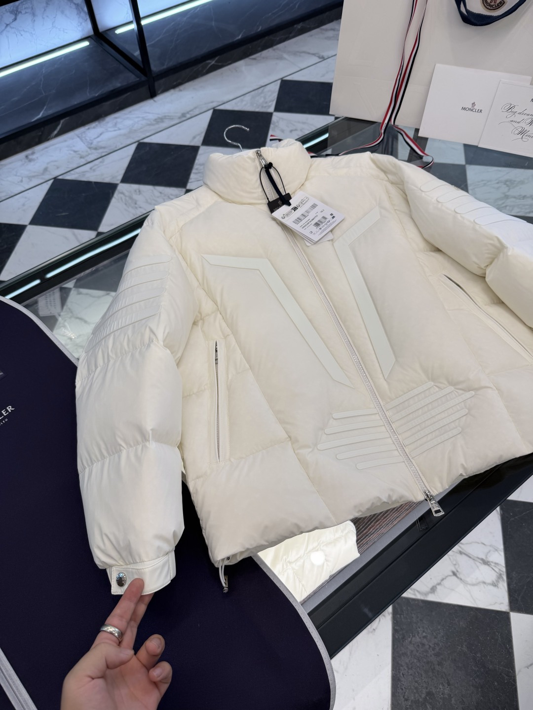 Moncler Matt Black欧洲限定款.2025全新重工机甲风异型裁剪立领羽绒外套.更多细节实拍