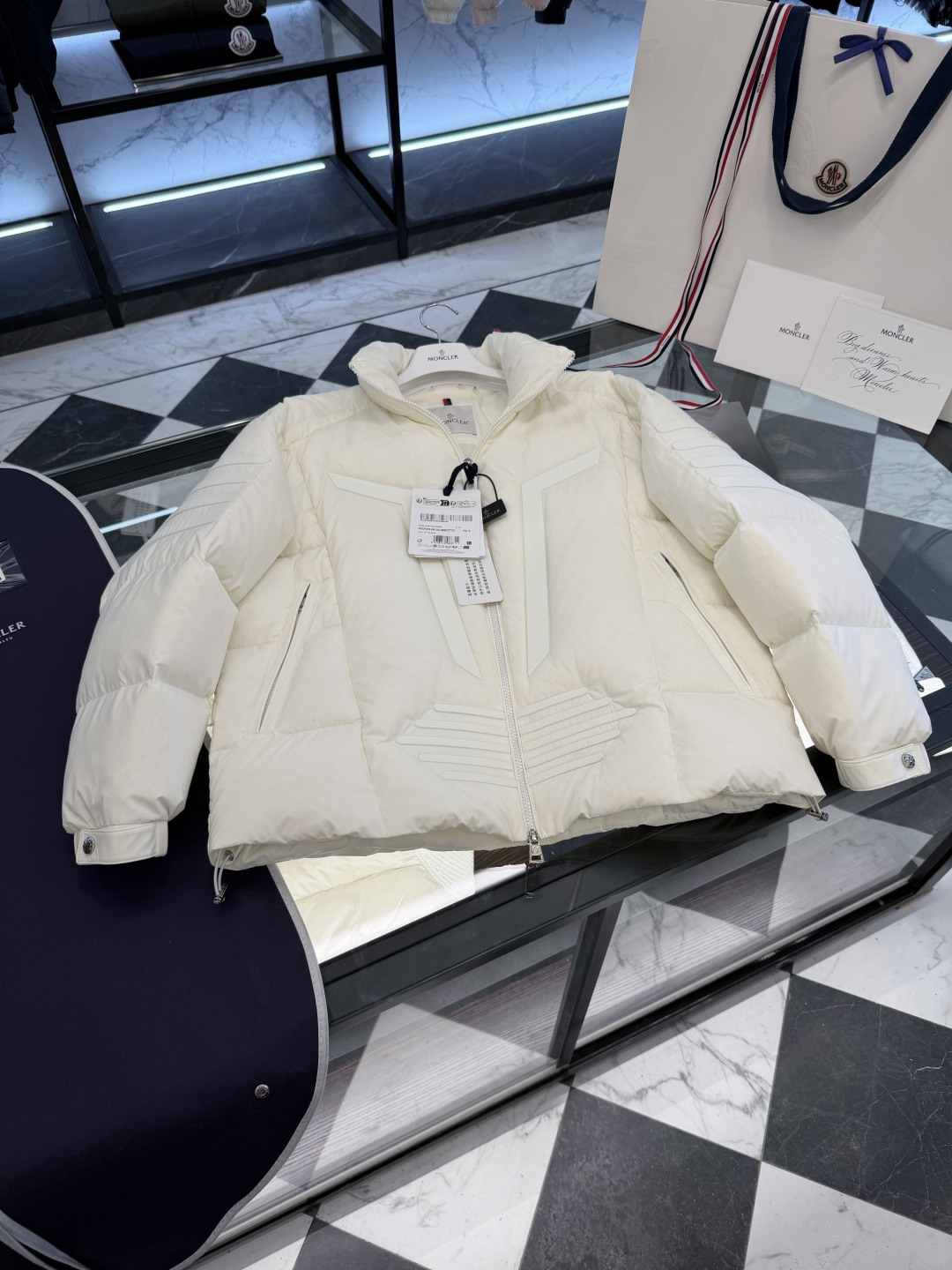 Moncler Matt Black欧洲限定款.2025全新重工机甲风异型裁剪立领羽绒外套.更多细节实拍