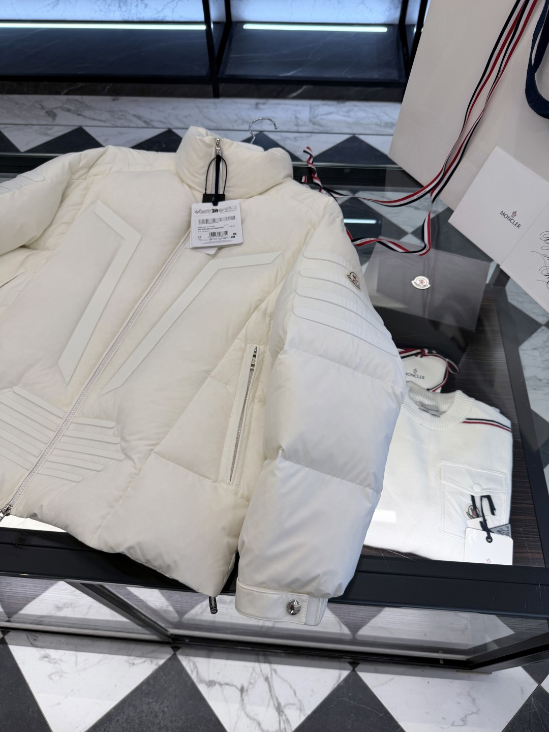 Moncler Matt Black欧洲限定款.2025全新重工机甲风异型裁剪立领羽绒外套.更多细节实拍