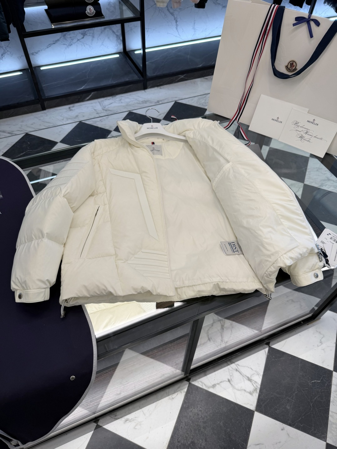 Moncler Matt Black欧洲限定款.2025全新重工机甲风异型裁剪立领羽绒外套.更多细节实拍