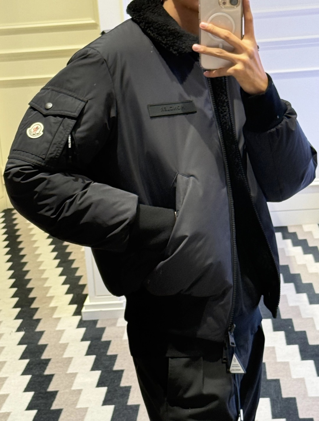 上身效果｜Moncler Maulevrier男士双面泰迪绒飞行员羽绒夹克外套.两面穿搭.双重锁温.