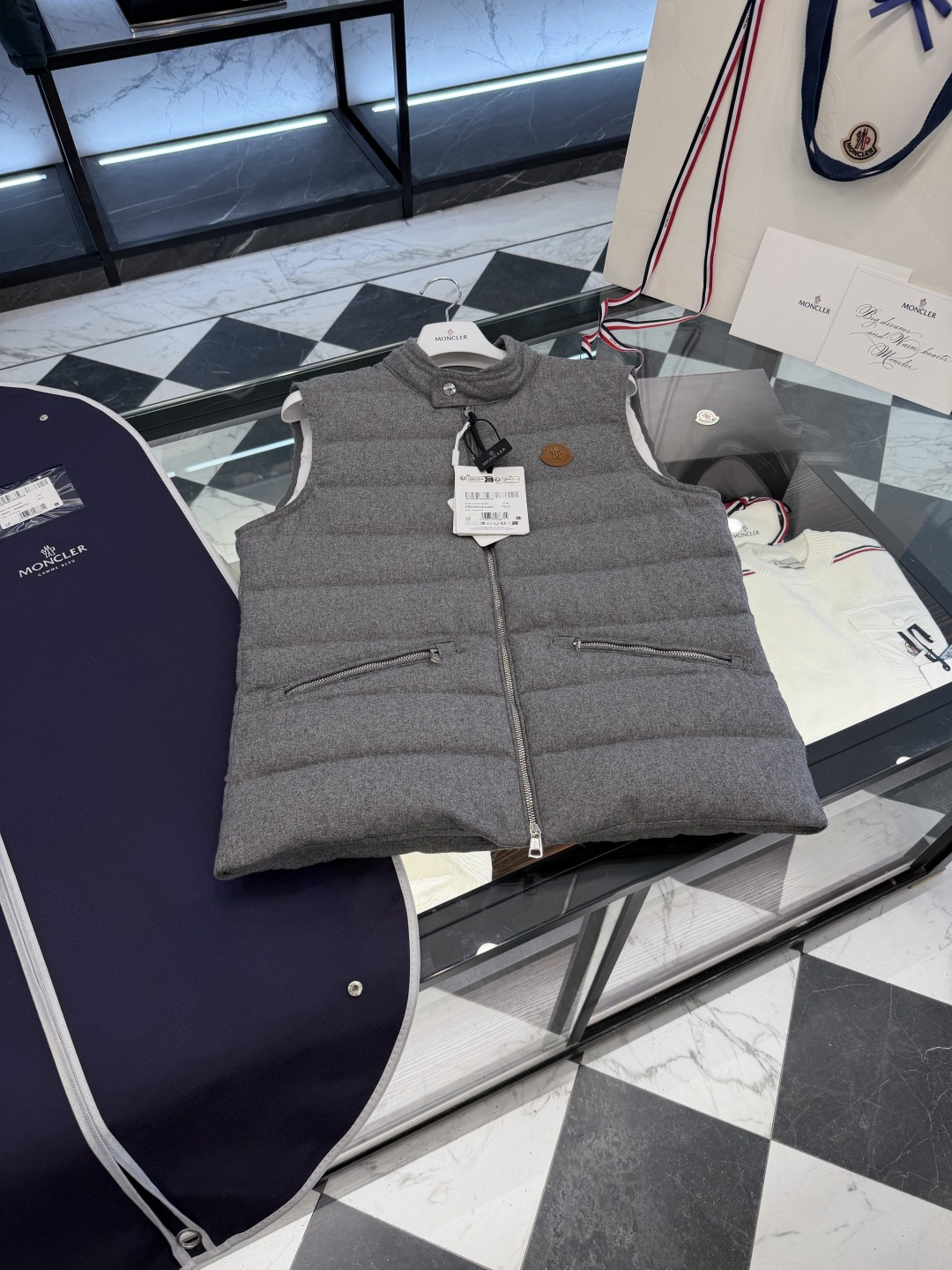 NO:660591,Moncler Gallienne men's cashmere down vest. Wool and cashmere blended fabric. More details in real shots., Meng Mouth-clothing, Moncler, down jacket,  19860909Moncler Gallienne男士羊绒羽绒马甲.羊毛羊绒混纺面料.更多细节实拍.,蒙口-服装,Moncler,down jacket, ,Women's clothing