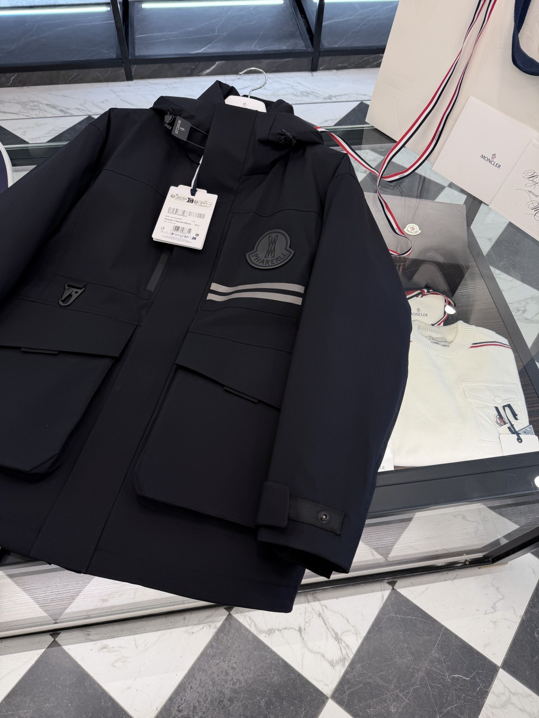 Moncler x Pharrell Williams菲董限定男女款中长工装休闲风羽绒服夹克外套.更多细