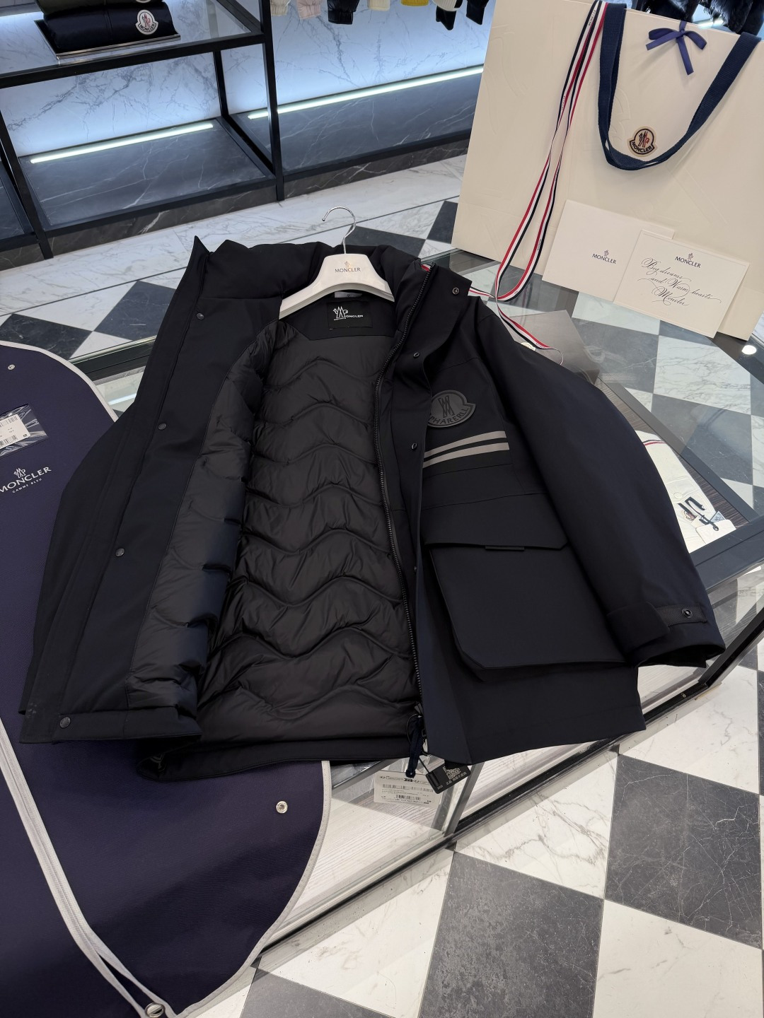 Moncler x Pharrell Williams菲董限定男女款中长工装休闲风羽绒服夹克外套.更多细