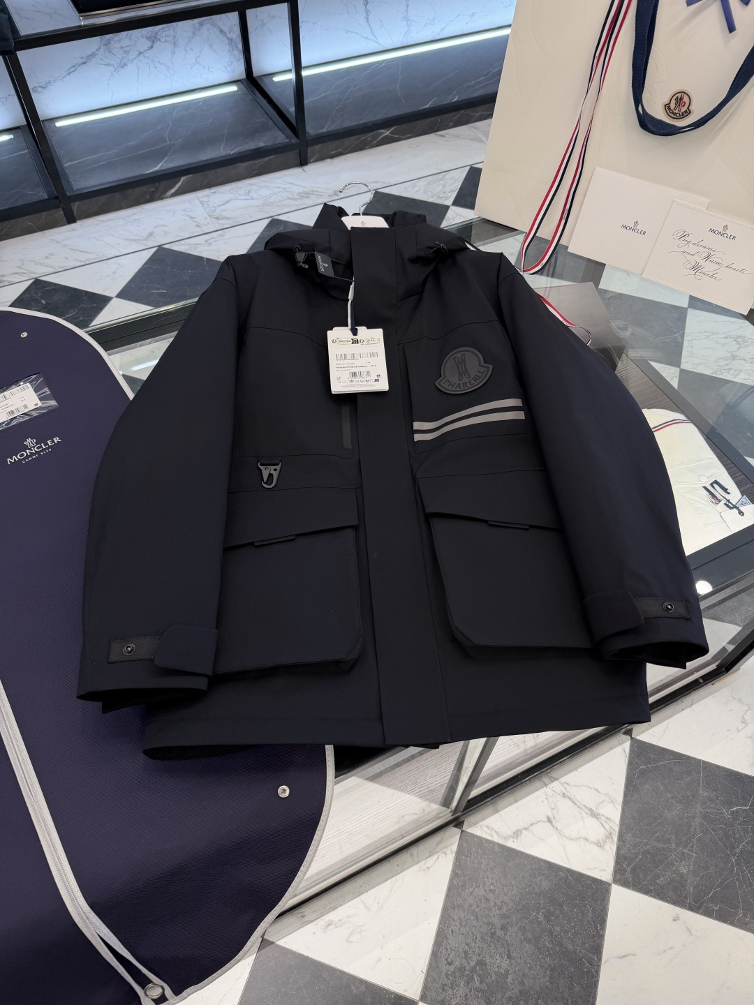 Moncler x Pharrell Williams菲董限定男女款中长工装休闲风羽绒服夹克外套.更多细