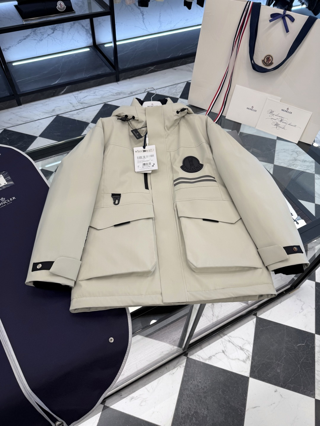 Moncler x Pharrell Williams菲董限定男女款中长工装休闲风羽绒服夹克外套.更多细