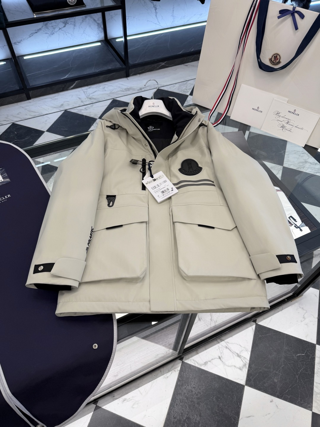 Moncler x Pharrell Williams菲董限定男女款中长工装休闲风羽绒服夹克外套.更多细