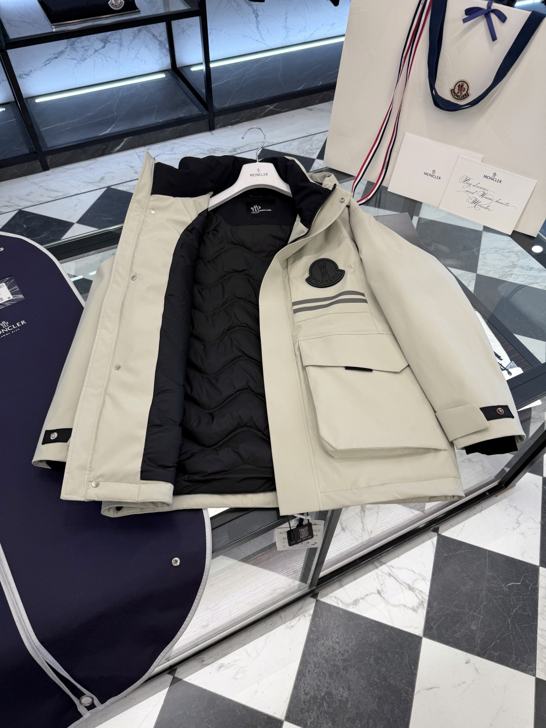 Moncler x Pharrell Williams菲董限定男女款中长工装休闲风羽绒服夹克外套.更多细