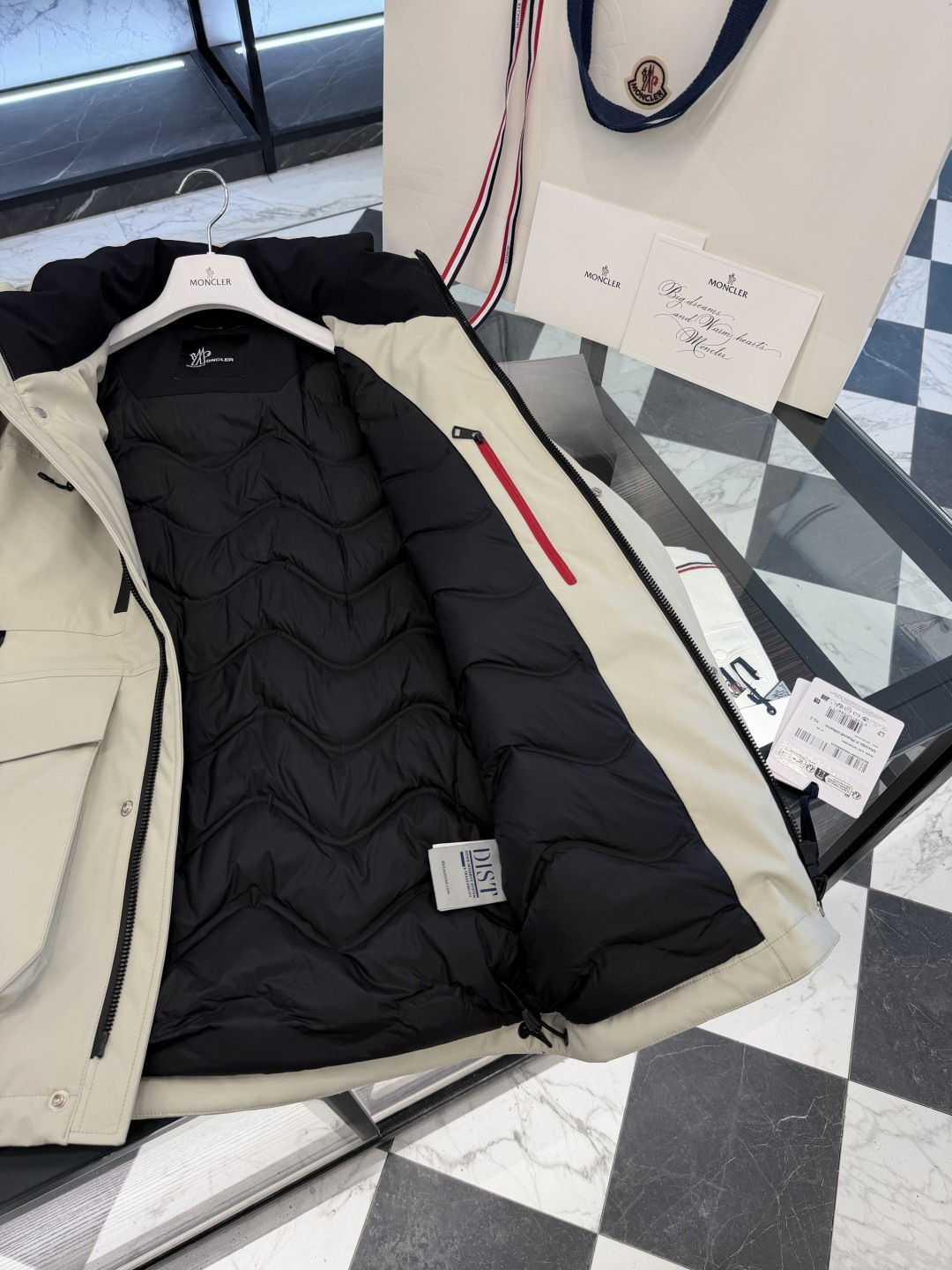 Moncler x Pharrell Williams菲董限定男女款中长工装休闲风羽绒服夹克外套.更多细