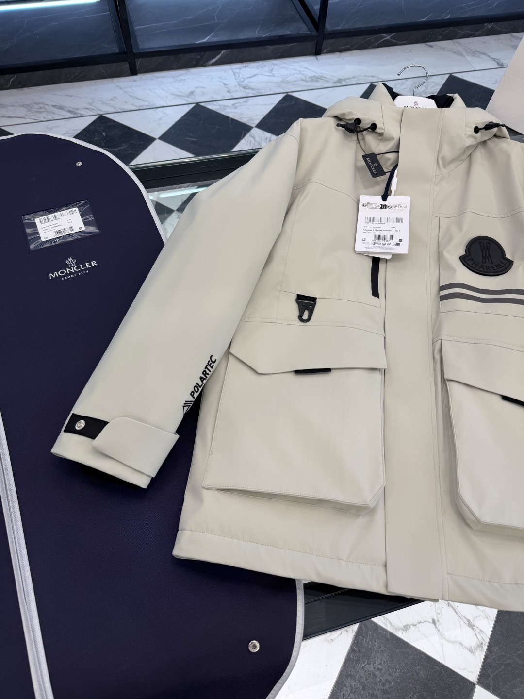 Moncler x Pharrell Williams菲董限定男女款中长工装休闲风羽绒服夹克外套.更多细