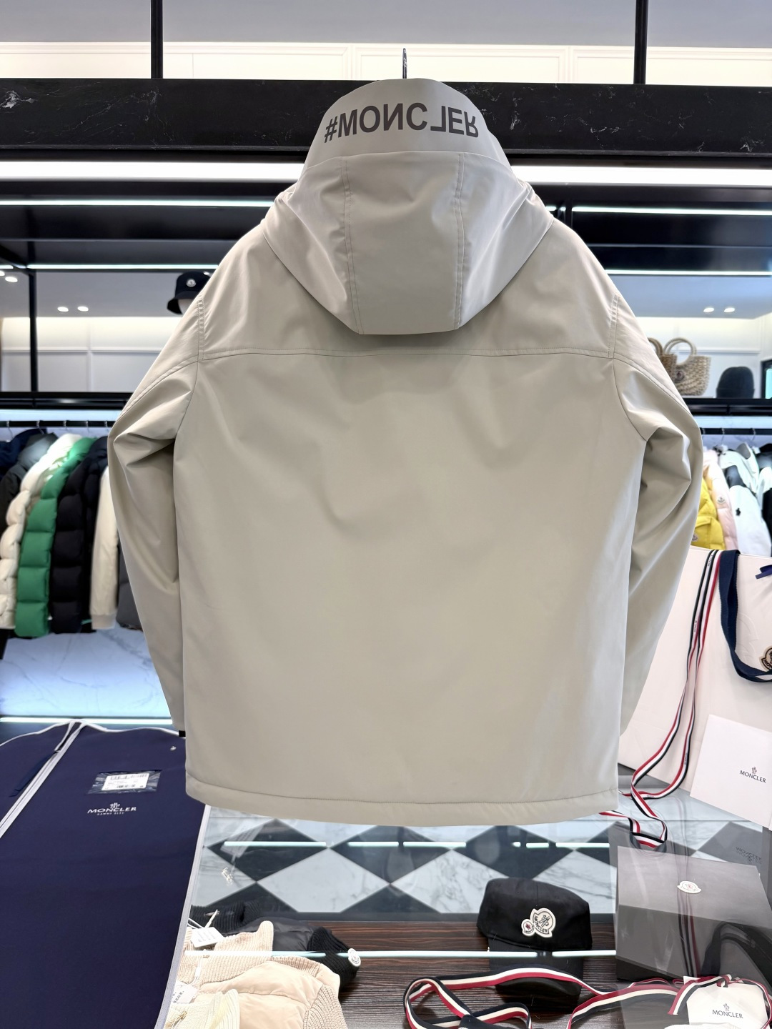 . 520649_780 520649_780