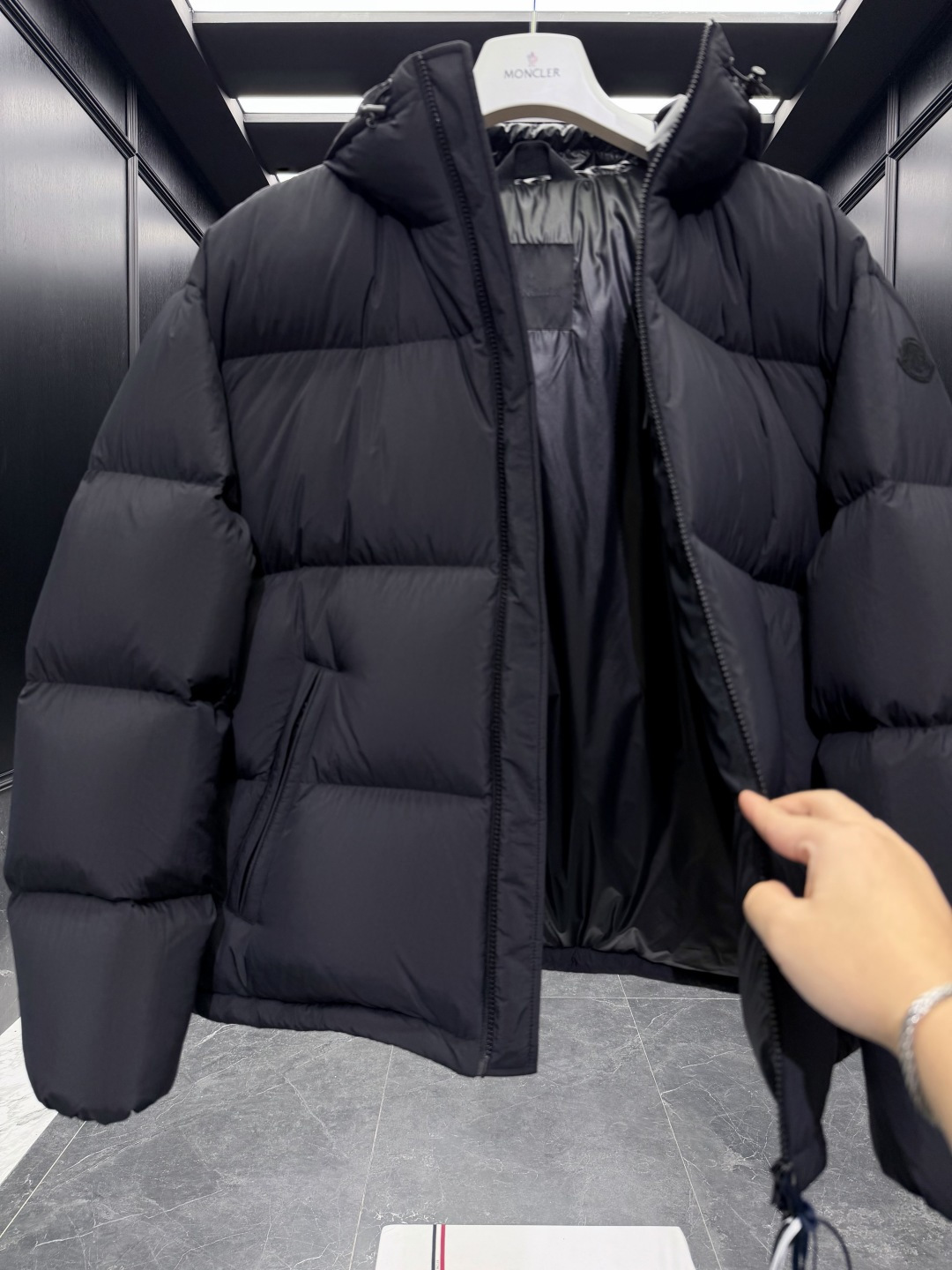 特级羽绒⬆️Moncler Meriera男士连帽短款羽绒夹克外套.2025全新王牌爆款.全新黑武士.另