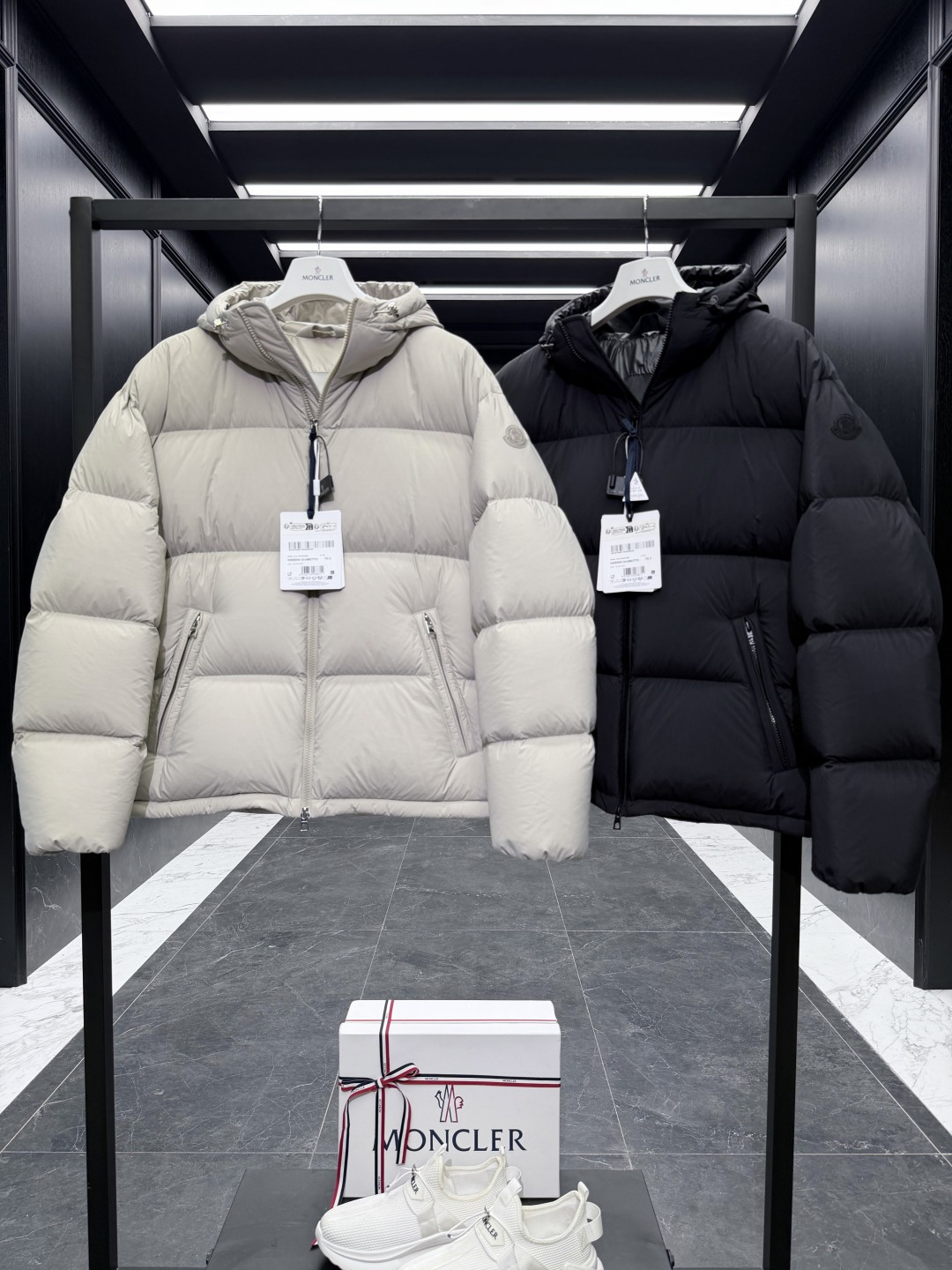 Moncler Meriera男士连帽短款羽绒夹克外套.轻盈而保暖.填充超级饱满.两色实拍图集展示.