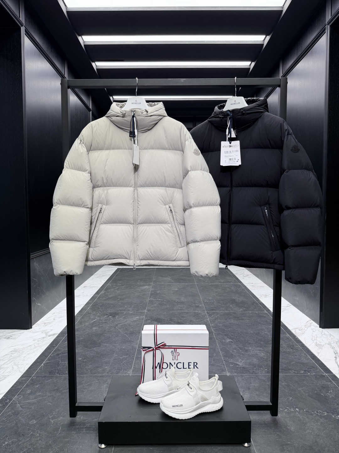 Moncler Meriera男士连帽短款羽绒夹克外套.轻盈而保暖.填充超级饱满.两色实拍图集展示.