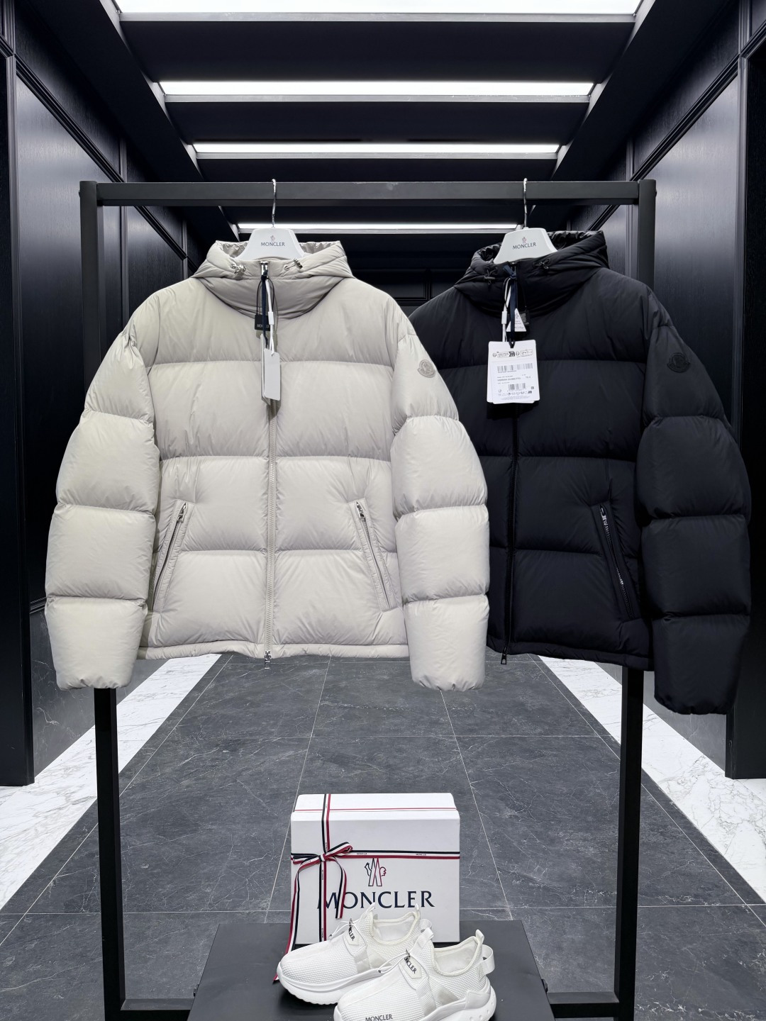 Moncler Meriera男士连帽短款羽绒夹克外套.轻盈而保暖.填充超级饱满.两色实拍图集展示.