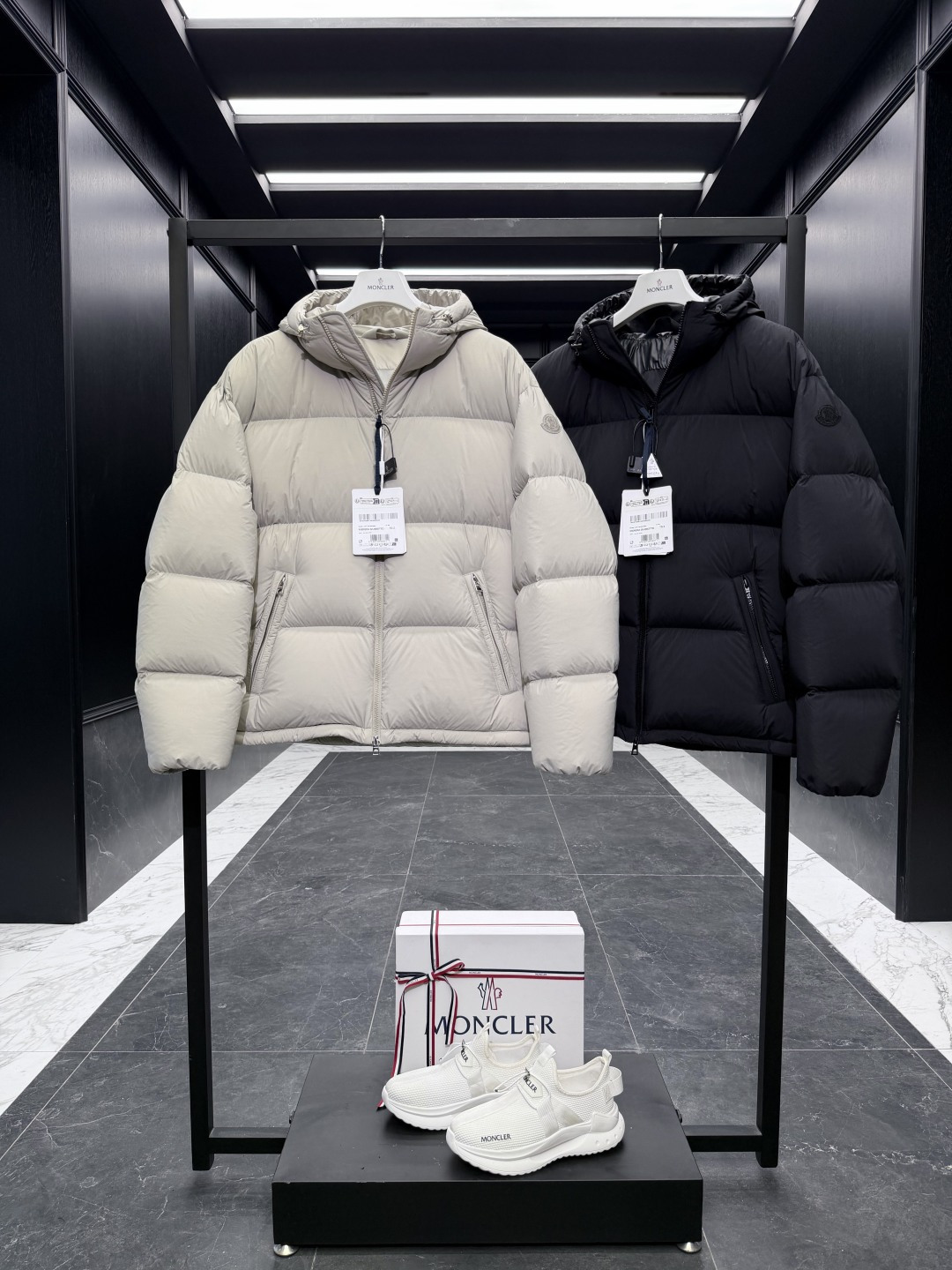 Moncler Meriera男士连帽短款羽绒夹克外套.轻盈而保暖.填充超级饱满.两色实拍图集展示.