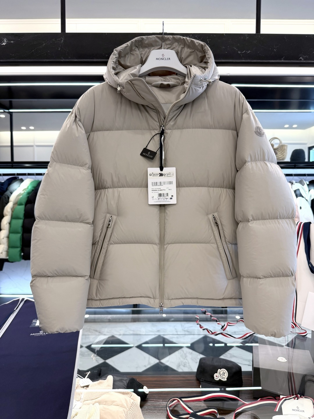 . 520584_700 520584_700