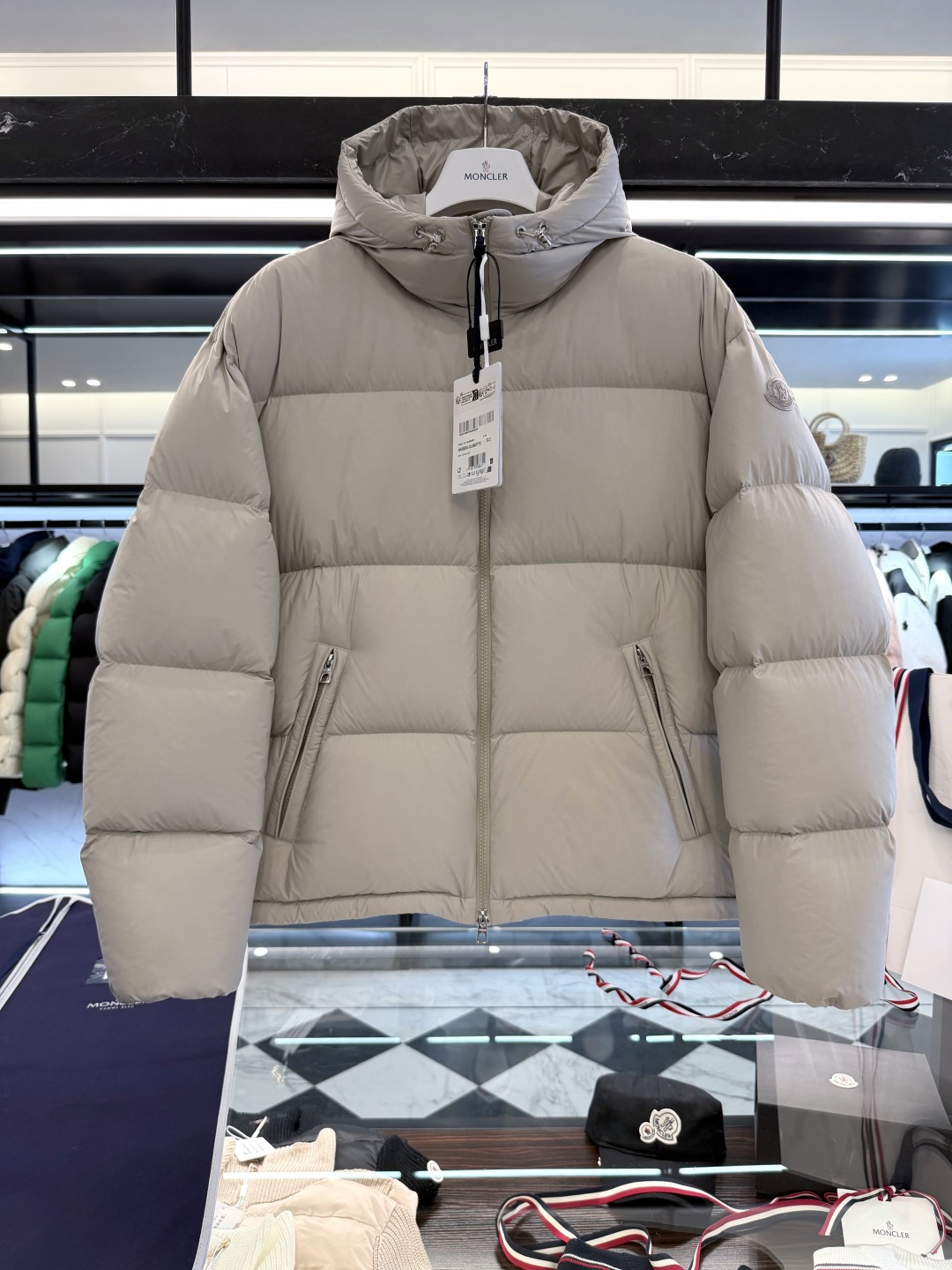 . 520585_700 520585_700