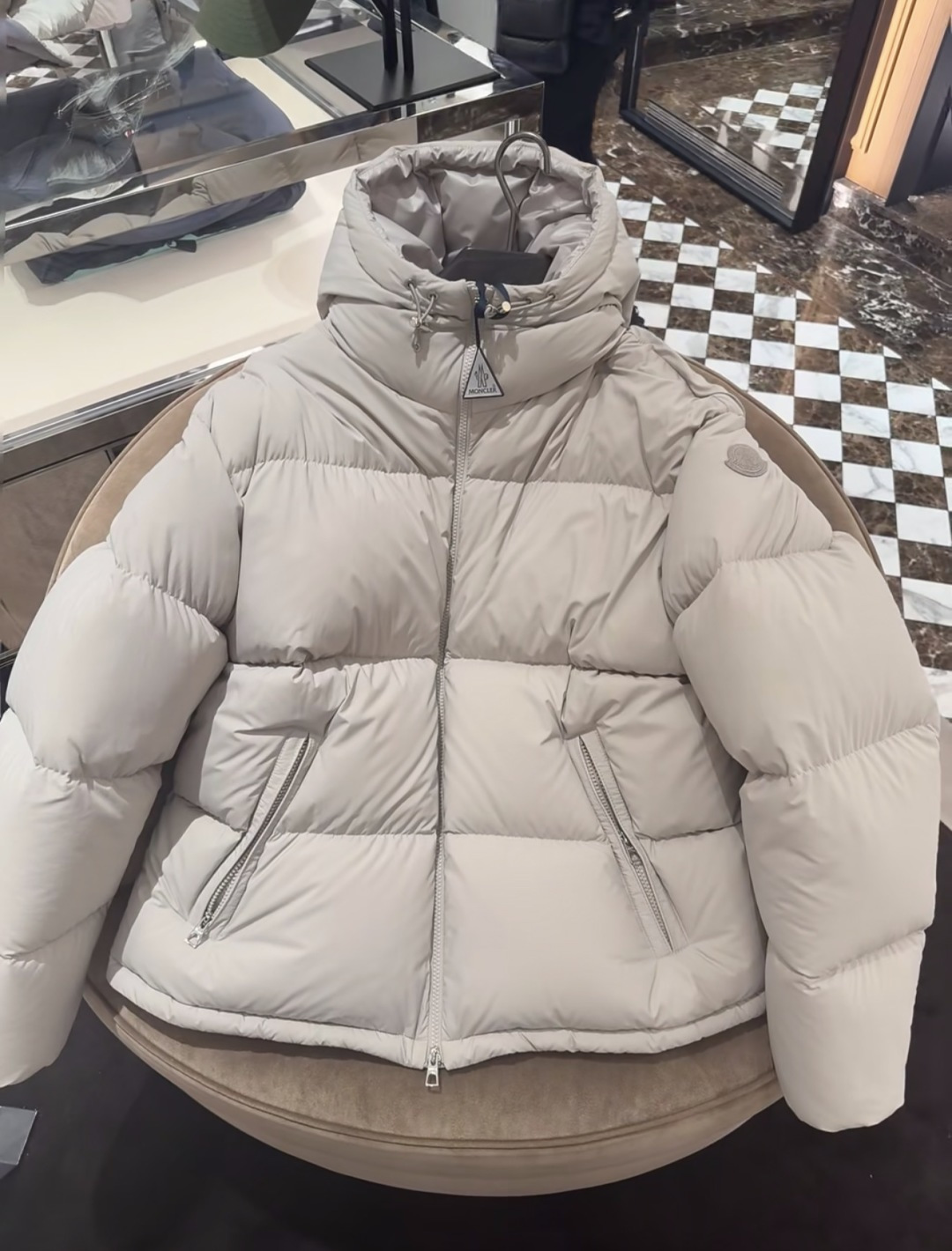 Moncler Meriera男士连帽短款羽绒夹克外套.轻盈而保暖.填充超级饱满.柜台实拍参考.