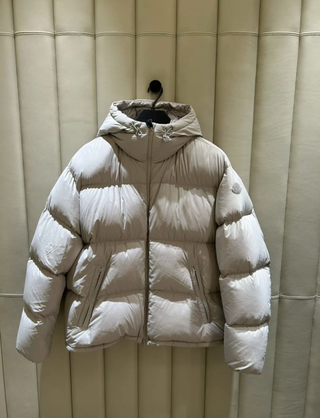 Moncler Meriera男士连帽短款羽绒夹克外套.轻盈而保暖.填充超级饱满.柜台实拍参考.