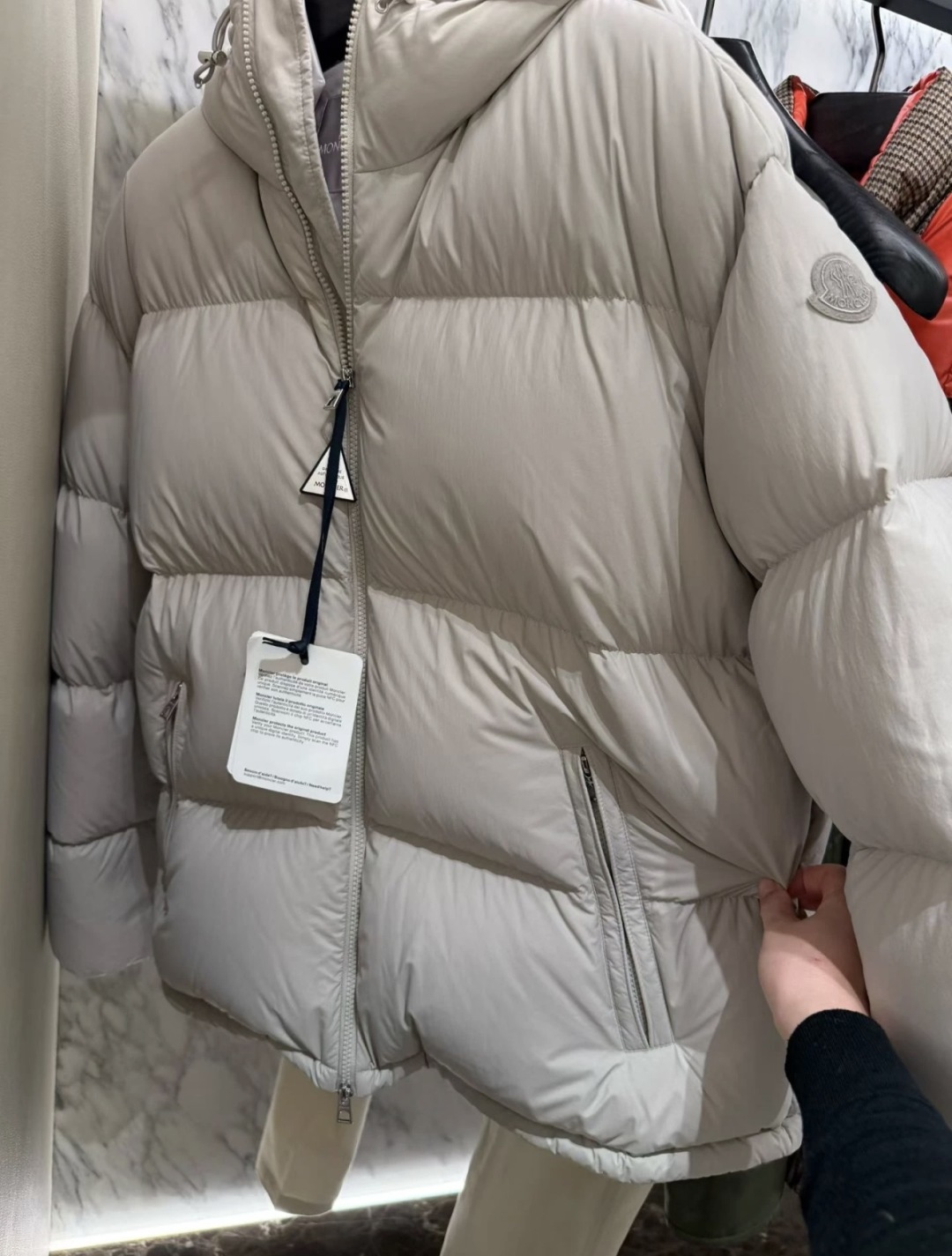 Moncler Meriera男士连帽短款羽绒夹克外套.轻盈而保暖.填充超级饱满.柜台实拍参考.