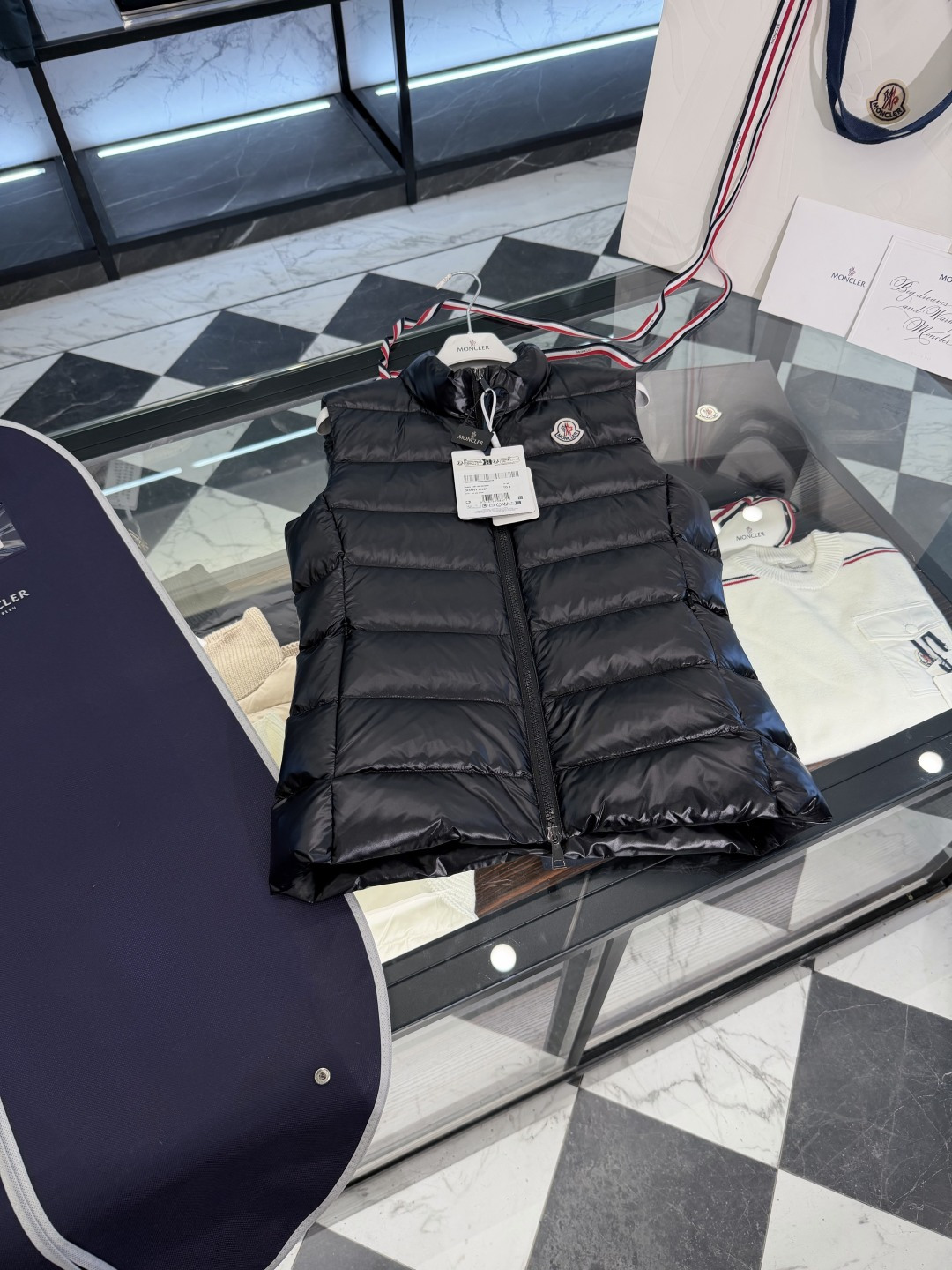 NO:660581,Moncler Ghany (2025 latest special revised version) ace classic women's thin down vest. More details real shot., Moncler-clothing, Moncler, down jacket,  19860909Moncler Ghany(2025最新特级修正版本)王牌经典女士轻薄羽绒马甲.更多细节实拍.,蒙口-服装,Moncler,down jacket, ,Women's clothing