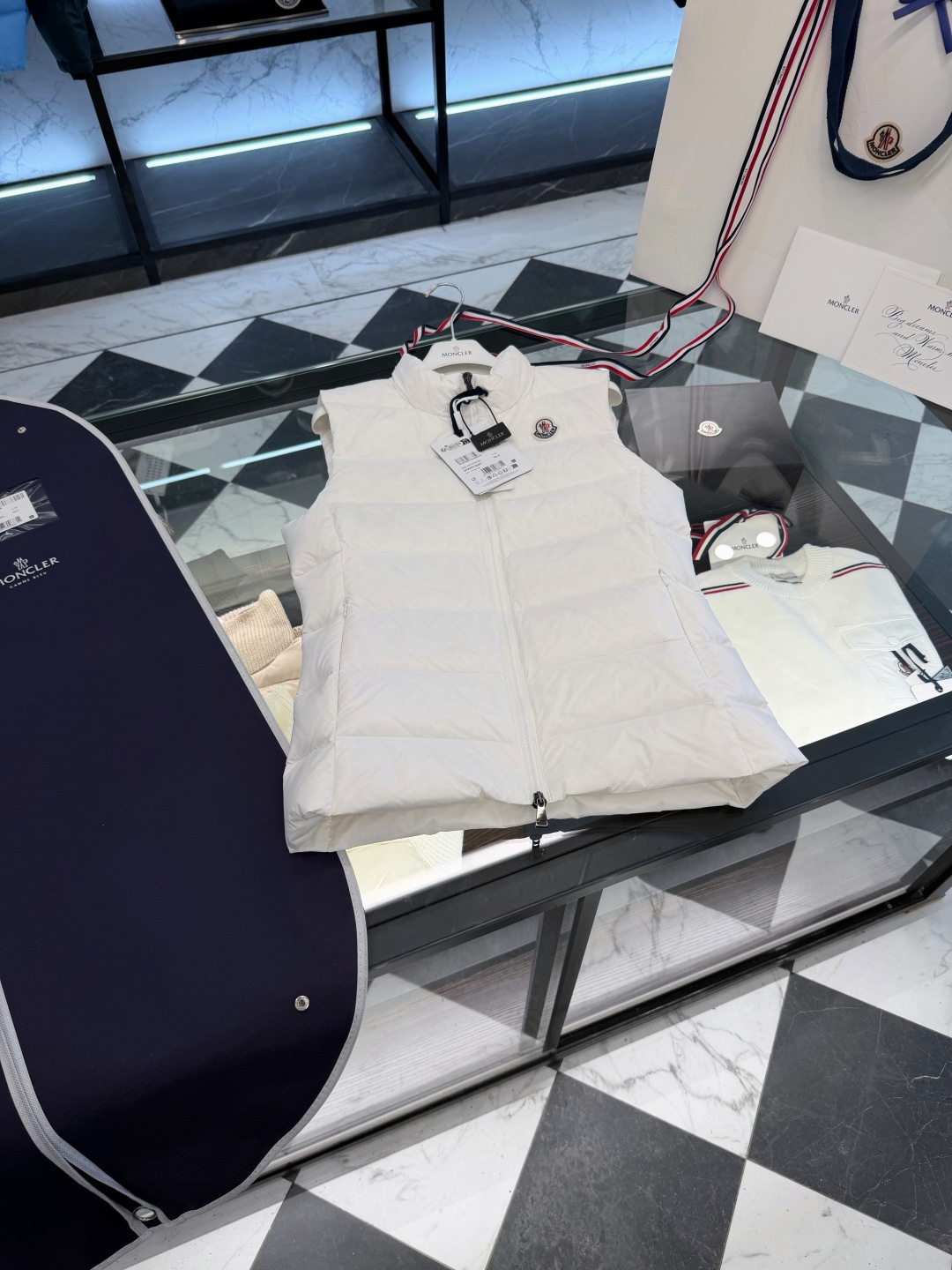 NO:660562,Moncler Ghany (2025 latest special revised version) ace classic women's thin down vest. More details real shot., Moncler-clothing, Moncler, down jacket,  19860909Moncler Ghany(2025最新特级修正版本)王牌经典女士轻薄羽绒马甲.更多细节实拍.,蒙口-服装,Moncler,down jacket, ,Women's clothing