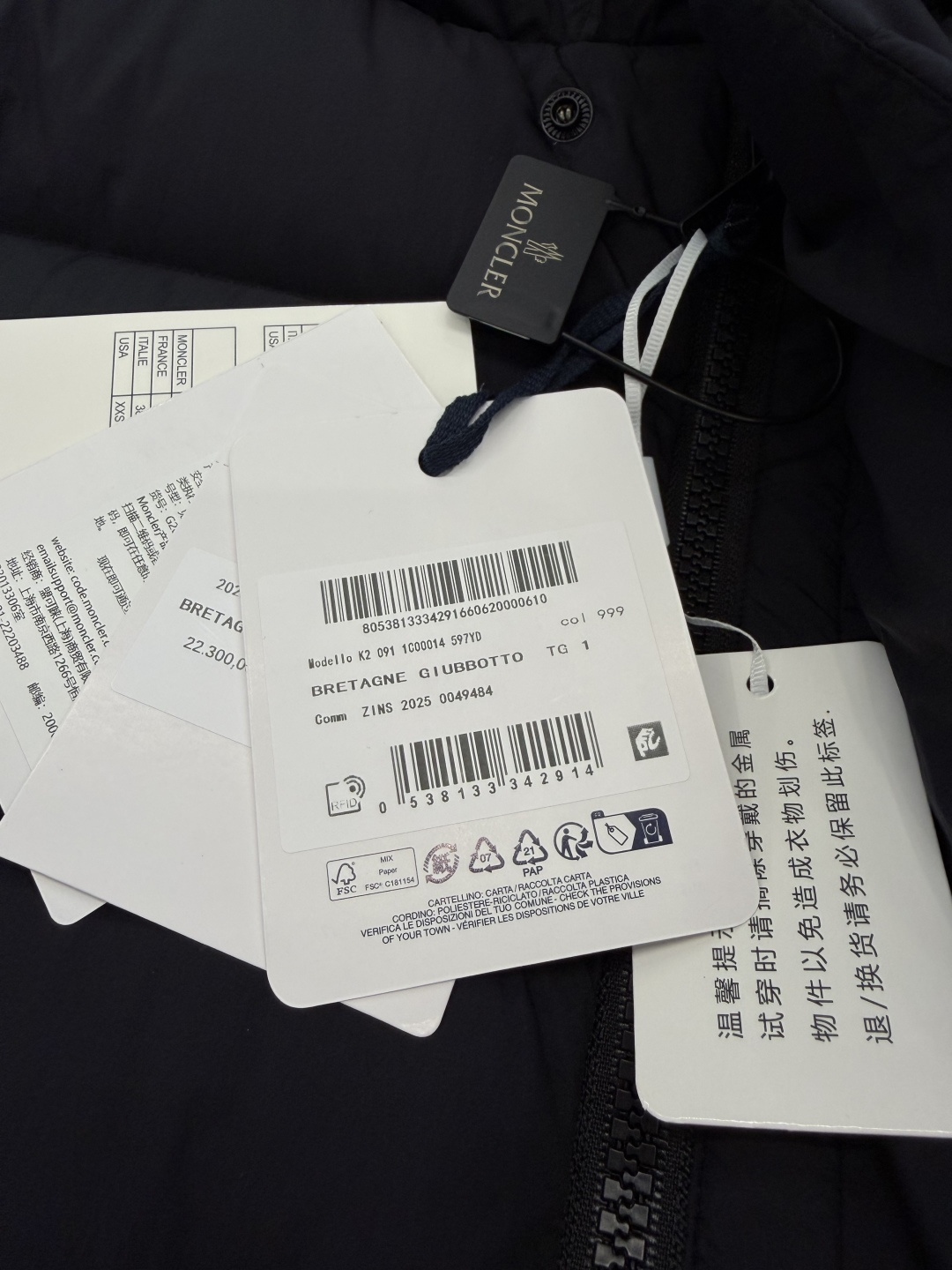 Moncler【加厚保暖】Bretagne(王牌渠道臻品)男士连帽中长羽绒夹克外套.细节感受.所有吊牌条