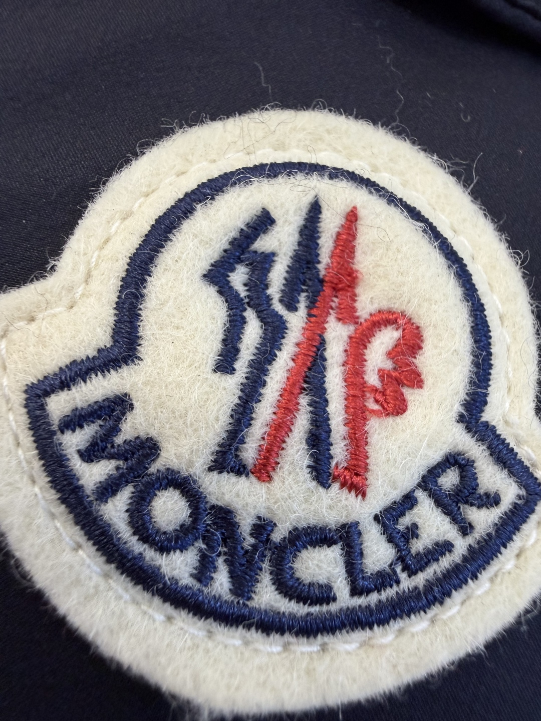 Moncler【加厚保暖】Bretagne(王牌渠道臻品)男士连帽中长羽绒夹克外套.细节感受.所有吊牌条
